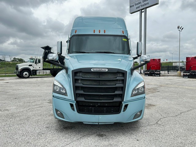 2023 Freightliner Cascadia in San Antonio, TX — photo 3
