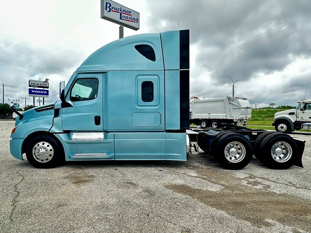 2023 Freightliner Cascadia in San Antonio, TX — photo 5