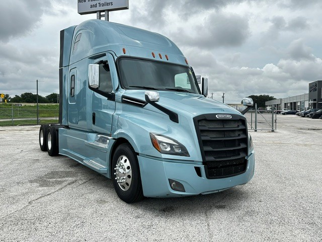 2023 Freightliner Cascadia in San Antonio, TX — photo 2