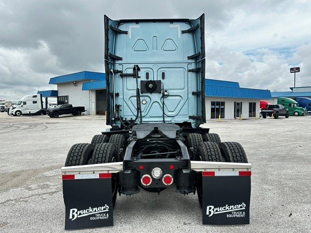 2023 Freightliner Cascadia in San Antonio, TX — photo 8