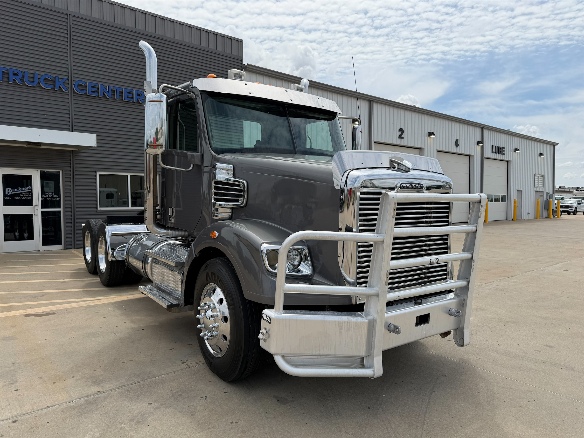 2018 Freightliner 122SD in Oklahoma City, OK — photo 3