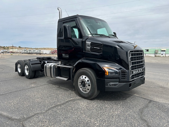 2027 Mack Anthem in Farmington, NM — photo 4