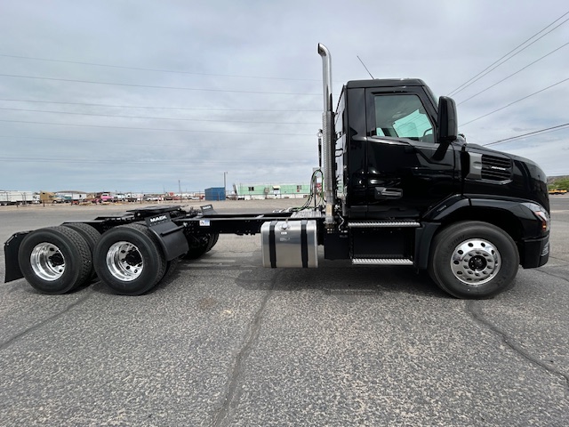 2027 Mack Anthem in Farmington, NM — photo 5