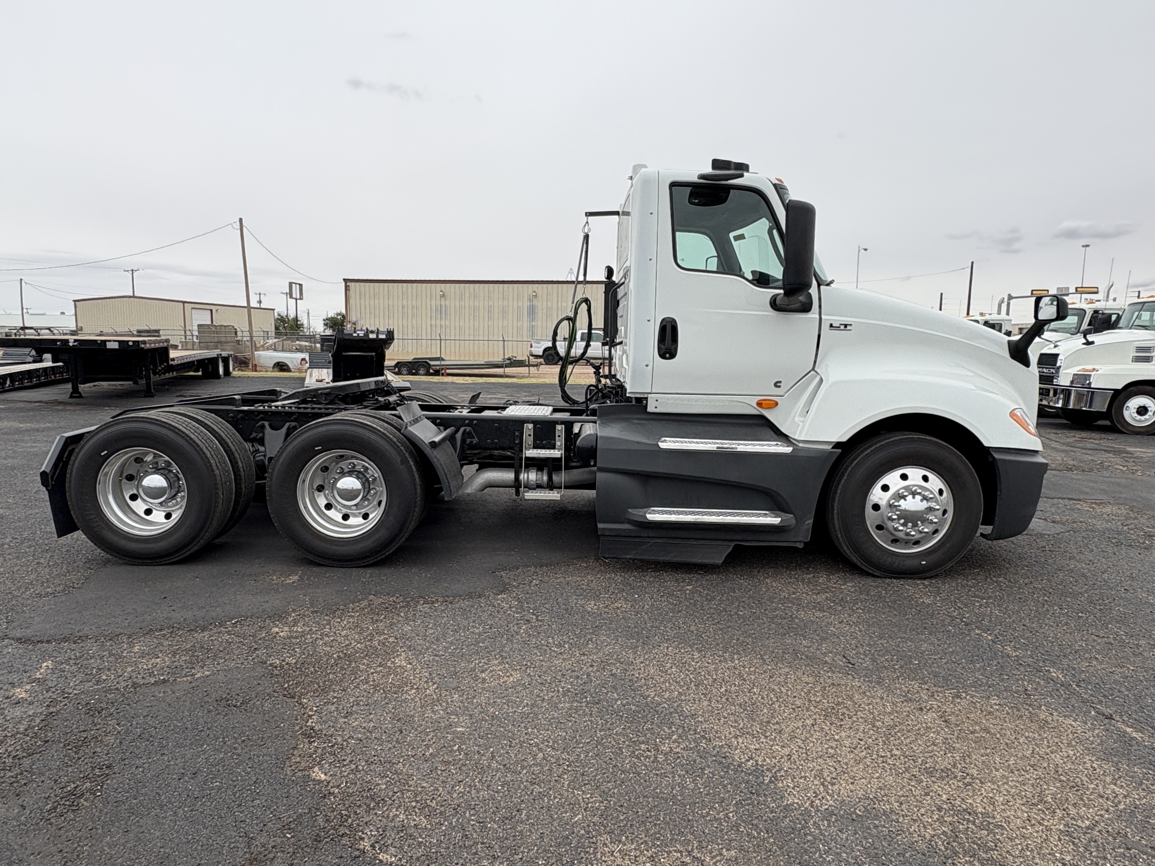 2021 International LT in Lubbock, TX — photo 4