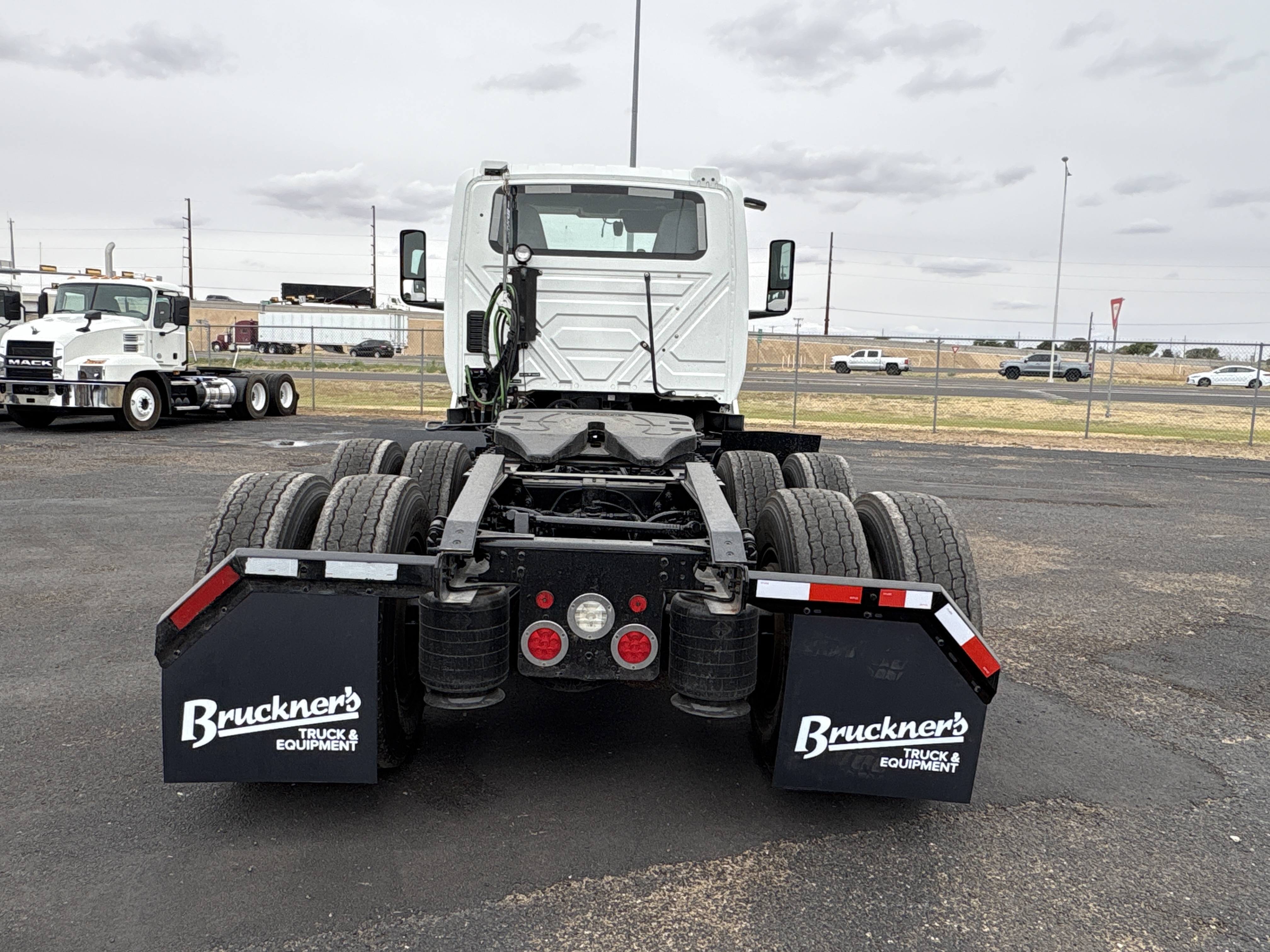 2021 International LT in Lubbock, TX — photo 6