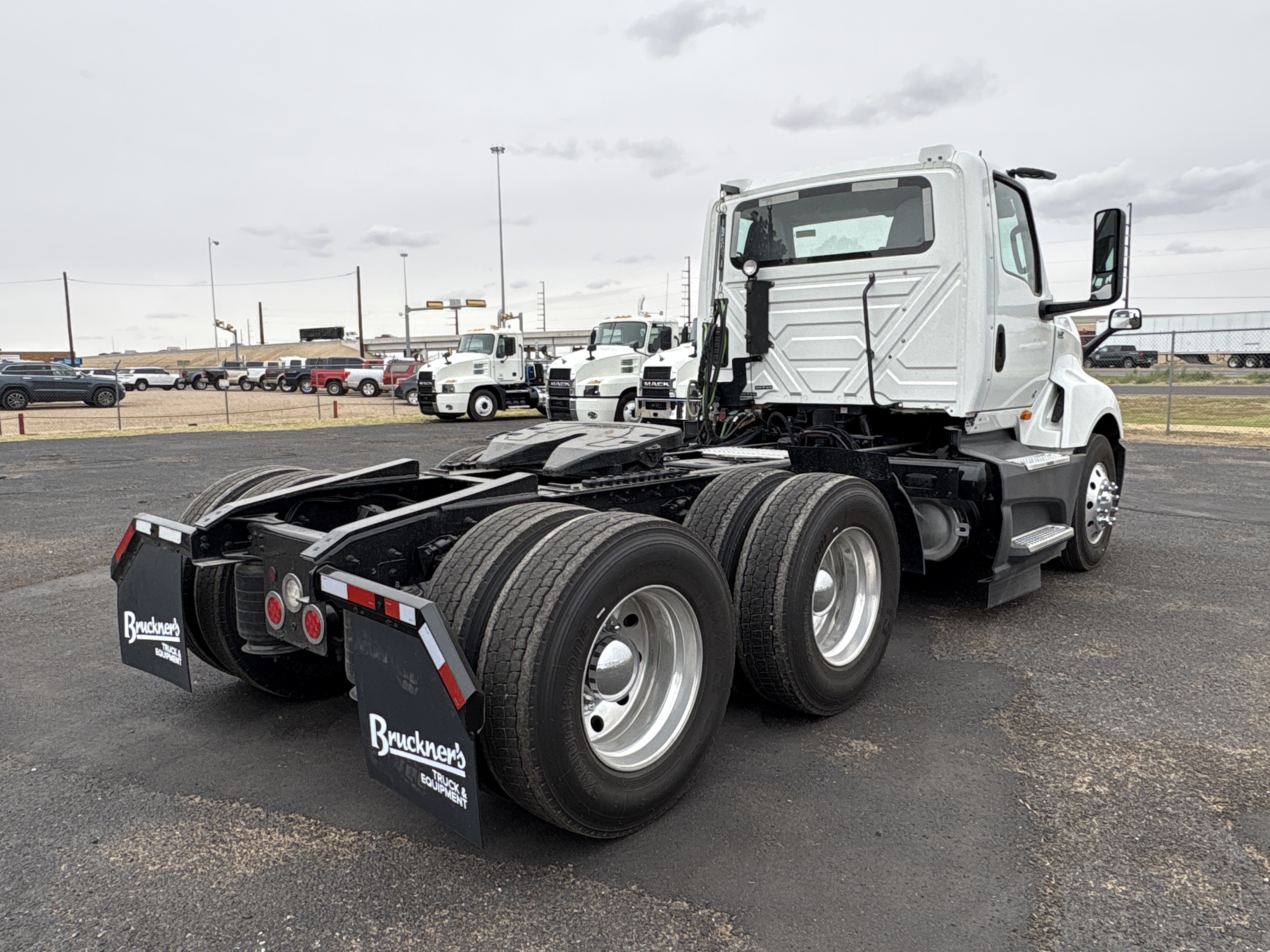 2021 International LT in Lubbock, TX — photo 5