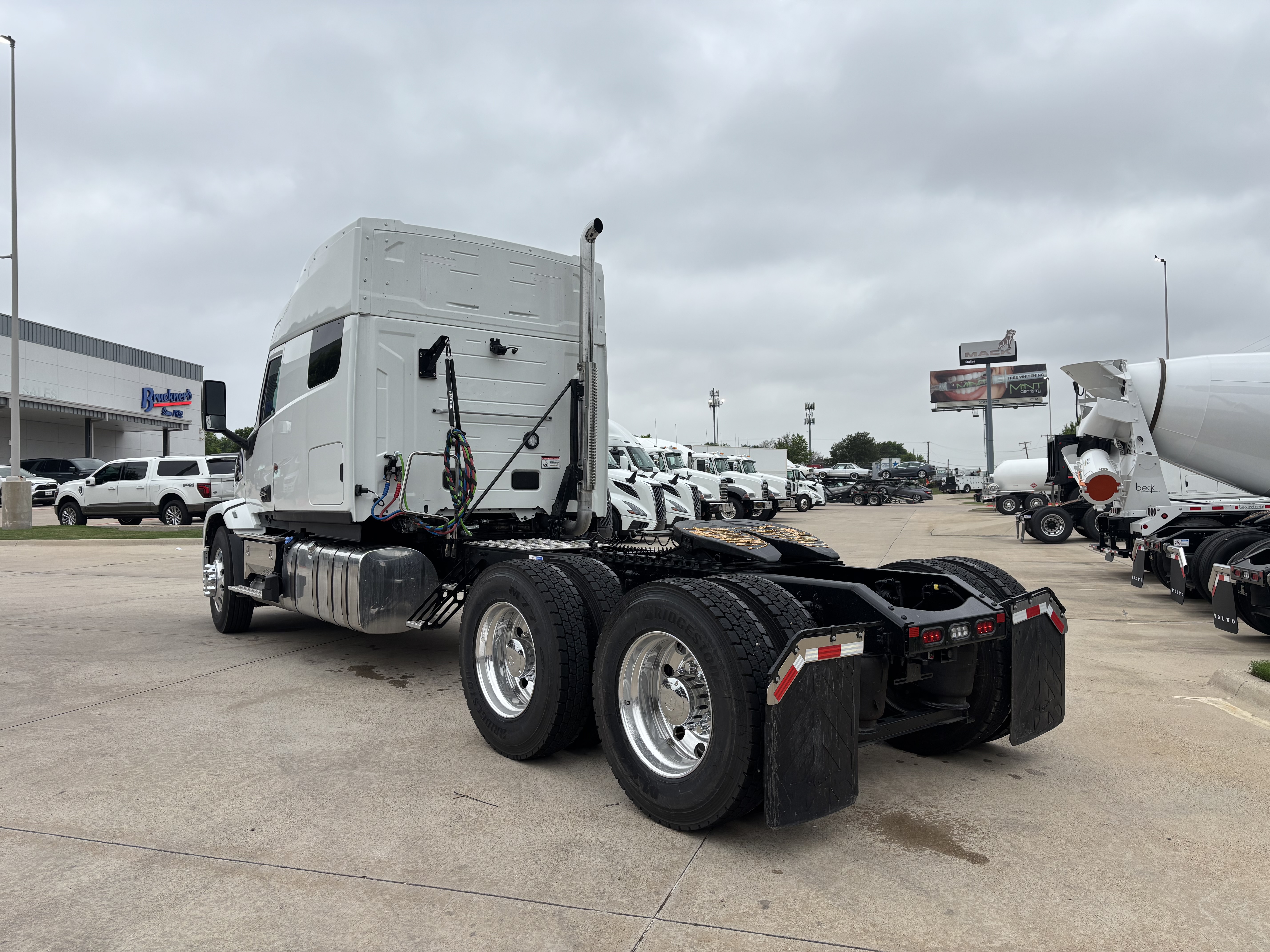 2027 Mack in Dallas Irving Blvd, TX — photo 6