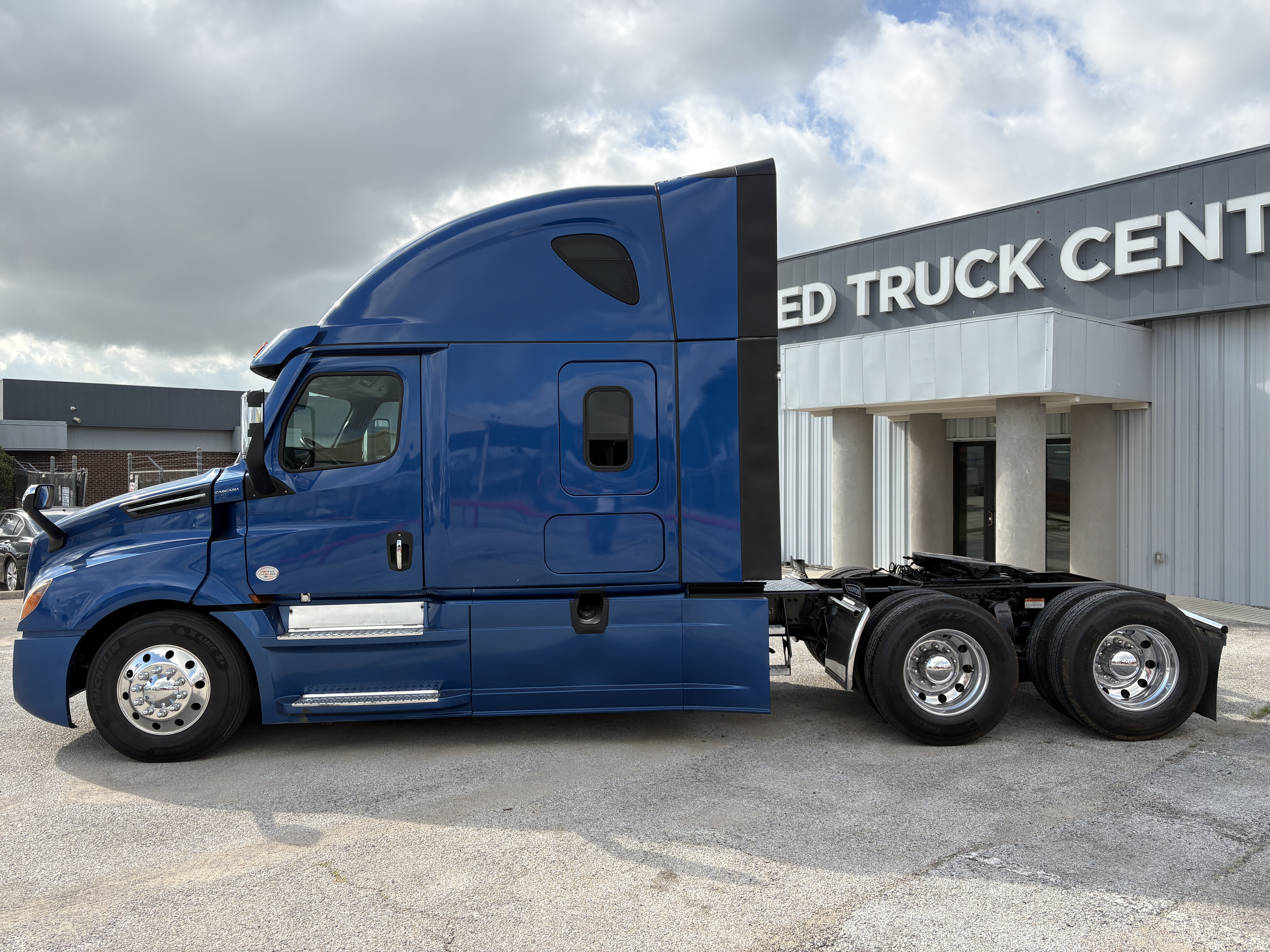 2022 Freightliner Cascadia in Fort Worth, TX — photo 8
