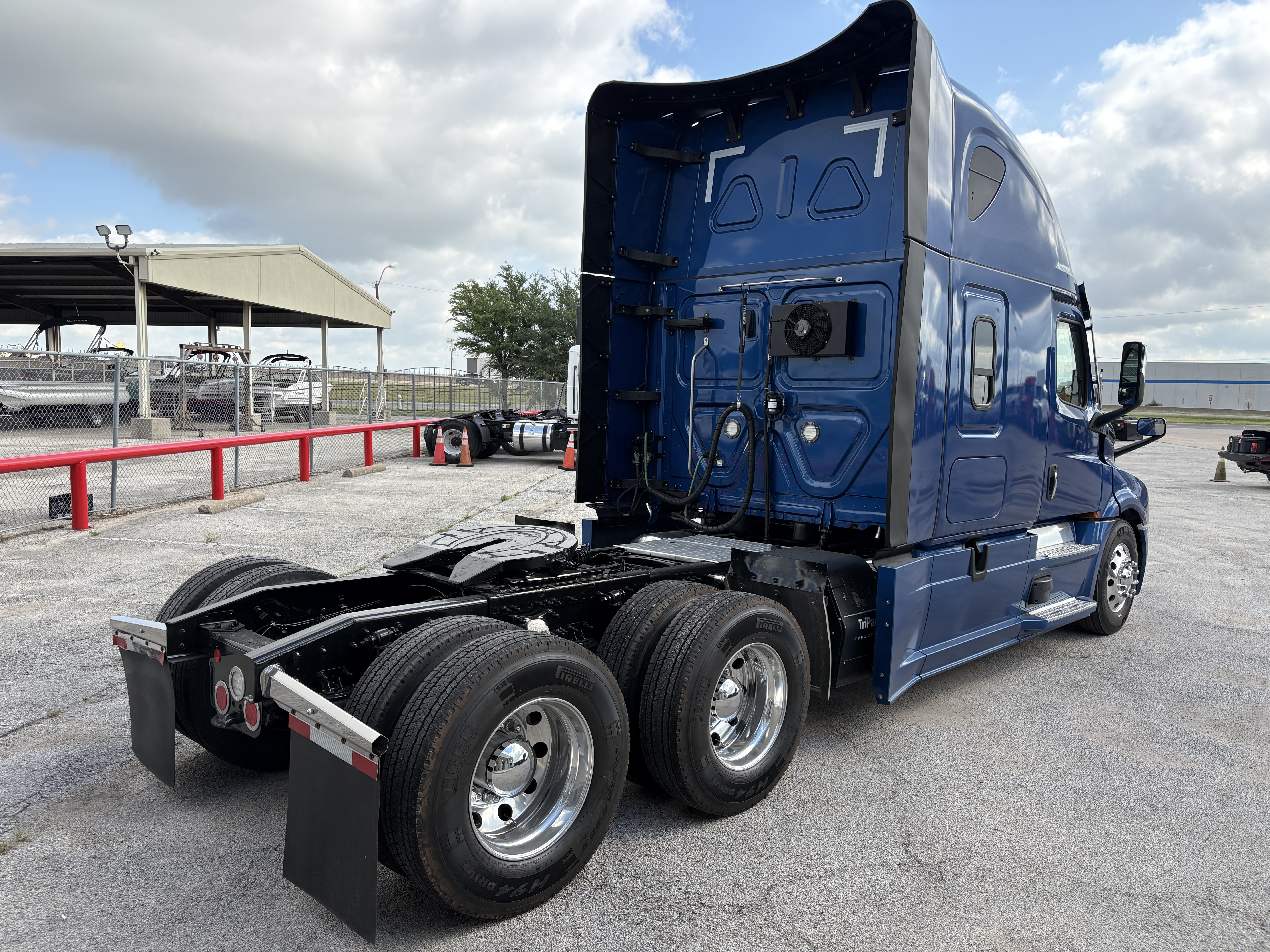2022 Freightliner Cascadia in Fort Worth, TX — photo 5