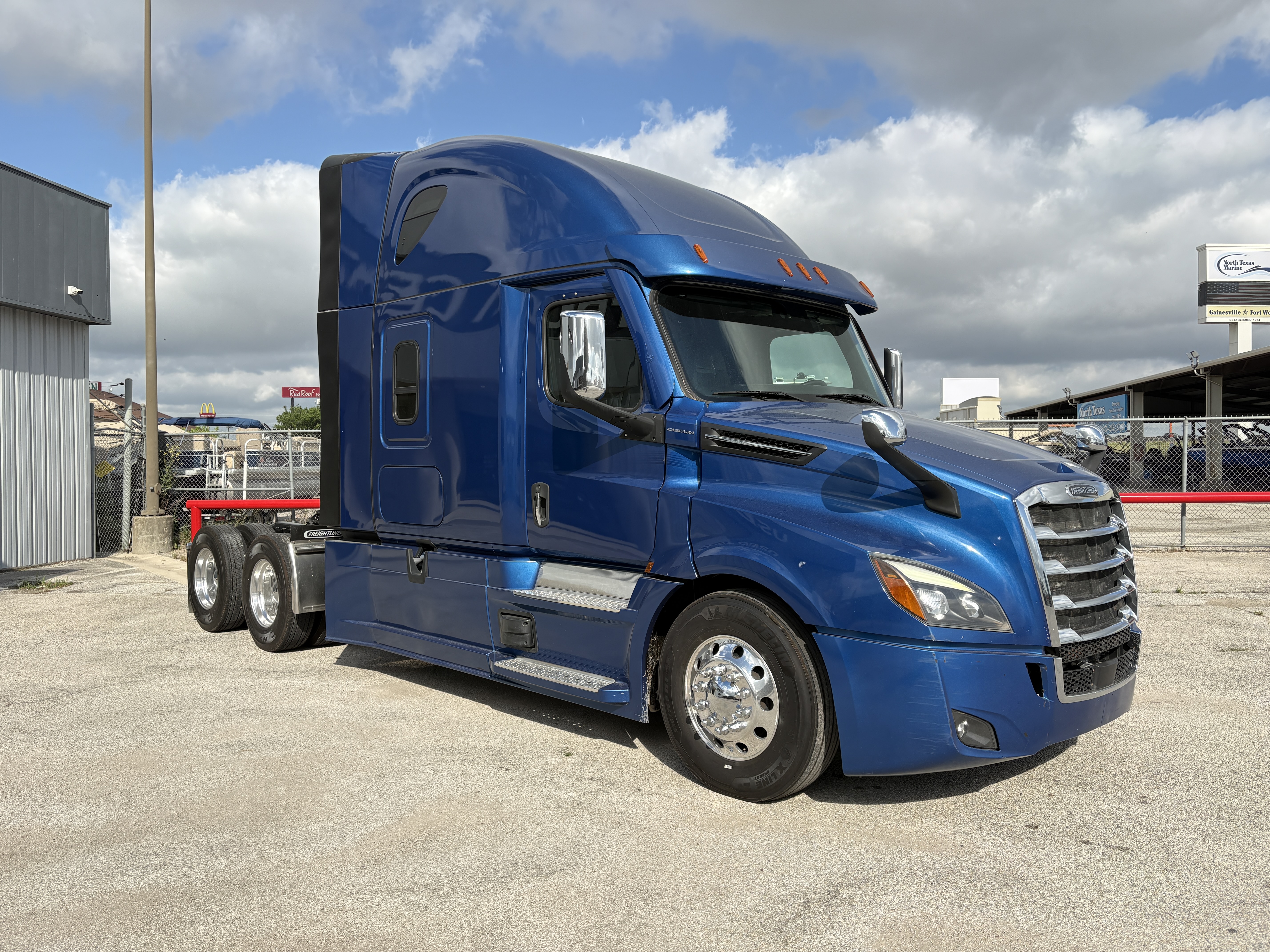 2022 Freightliner Cascadia in Fort Worth, TX — photo 3