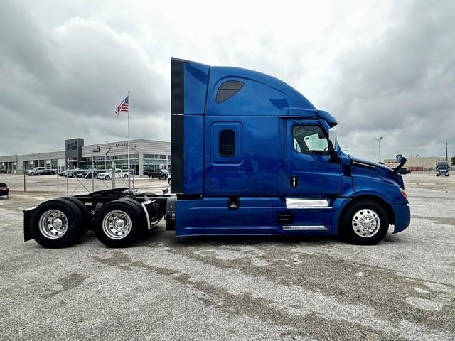 2022 Freightliner Cascadia in San Antonio, TX — photo 4