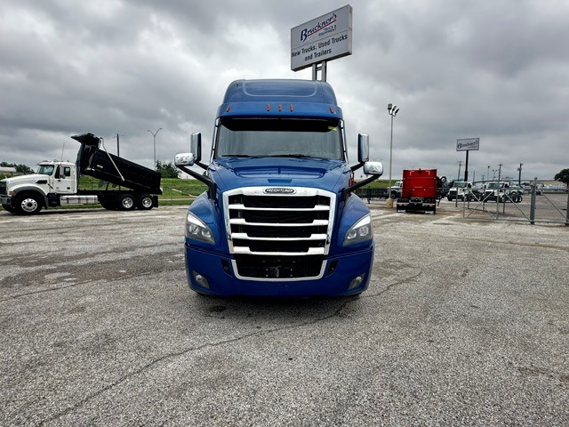 2022 Freightliner Cascadia in San Antonio, TX — photo 2