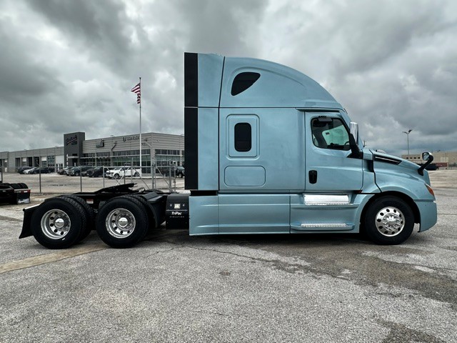2023 Freightliner Cascadia in San Antonio, TX — photo 4