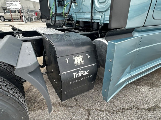 2023 Freightliner Cascadia in San Antonio, TX — photo 6