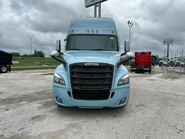 2023 Freightliner Cascadia in San Antonio, TX — photo 3
