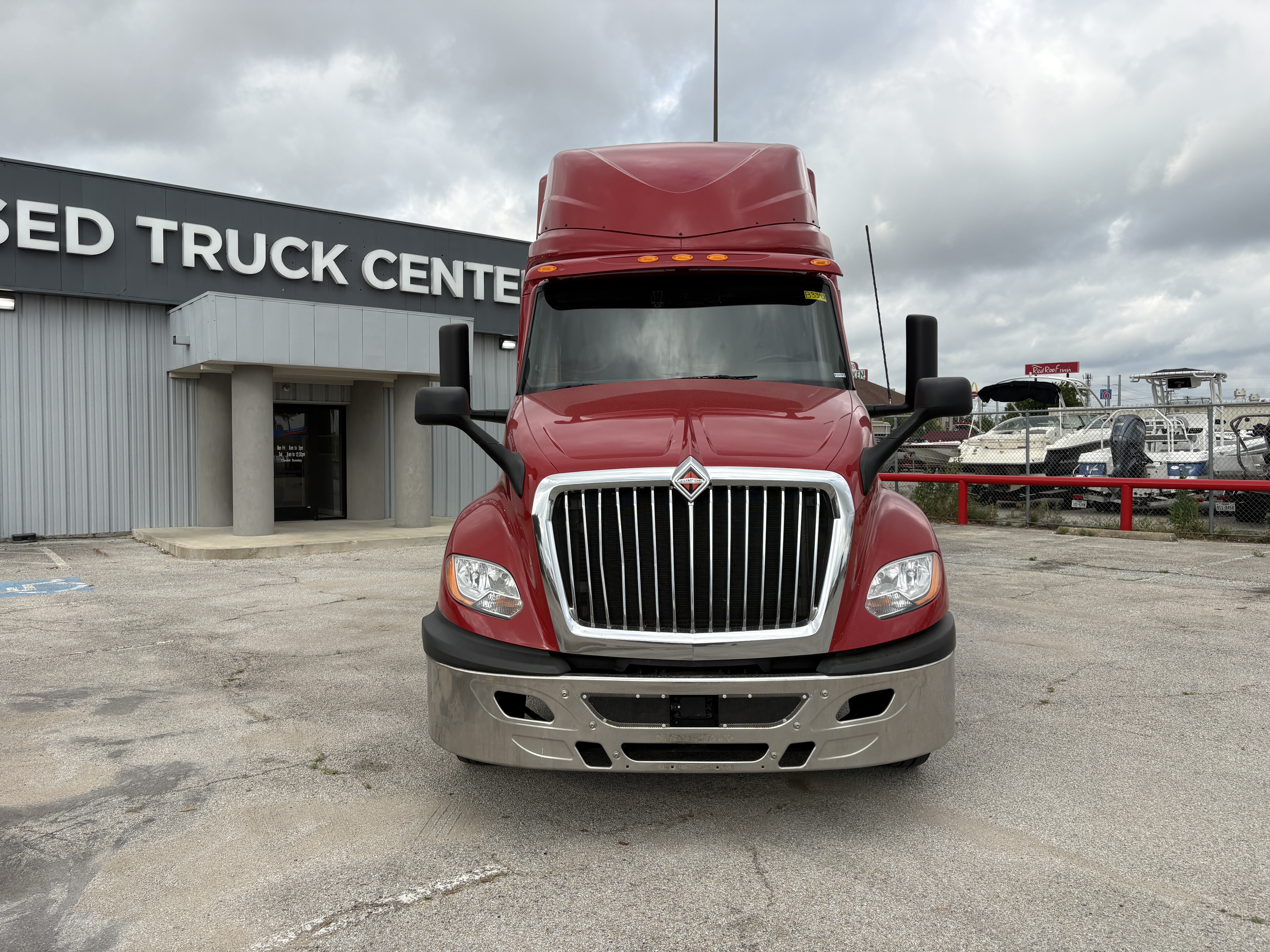 2022 International LT in Fort Worth, TX — photo 2