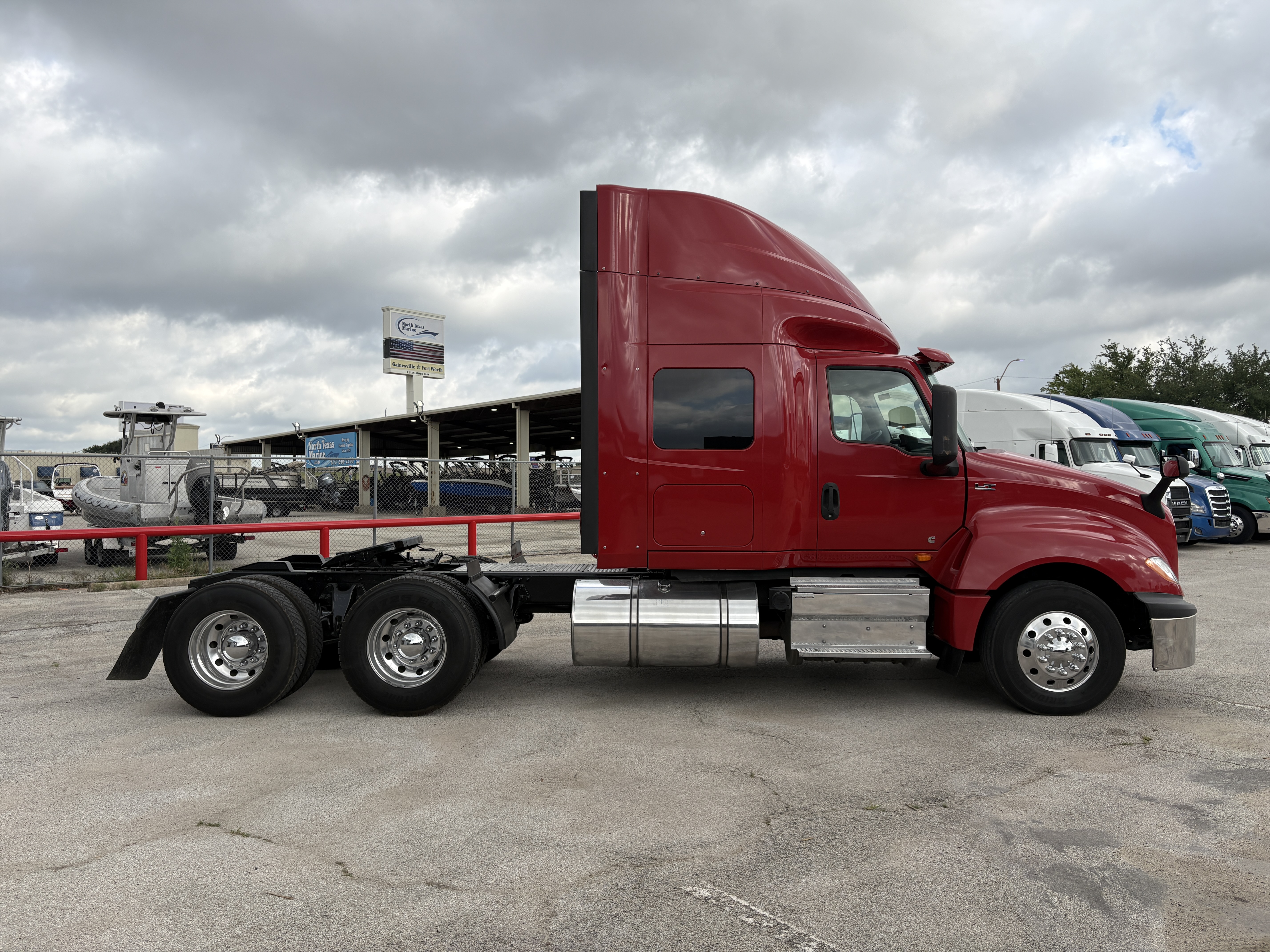 2022 International LT in Fort Worth, TX — photo 4