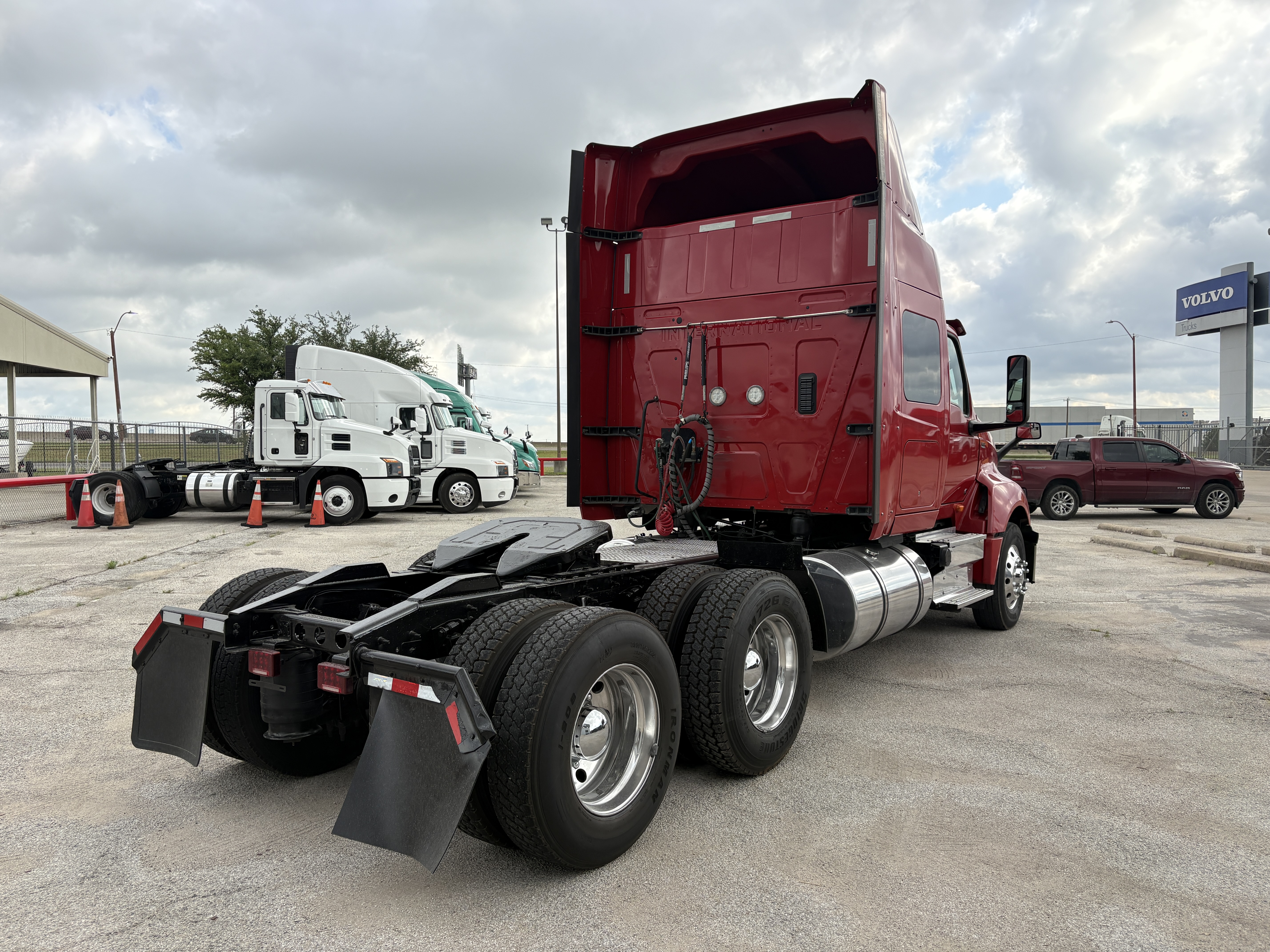 2022 International LT in Fort Worth, TX — photo 5