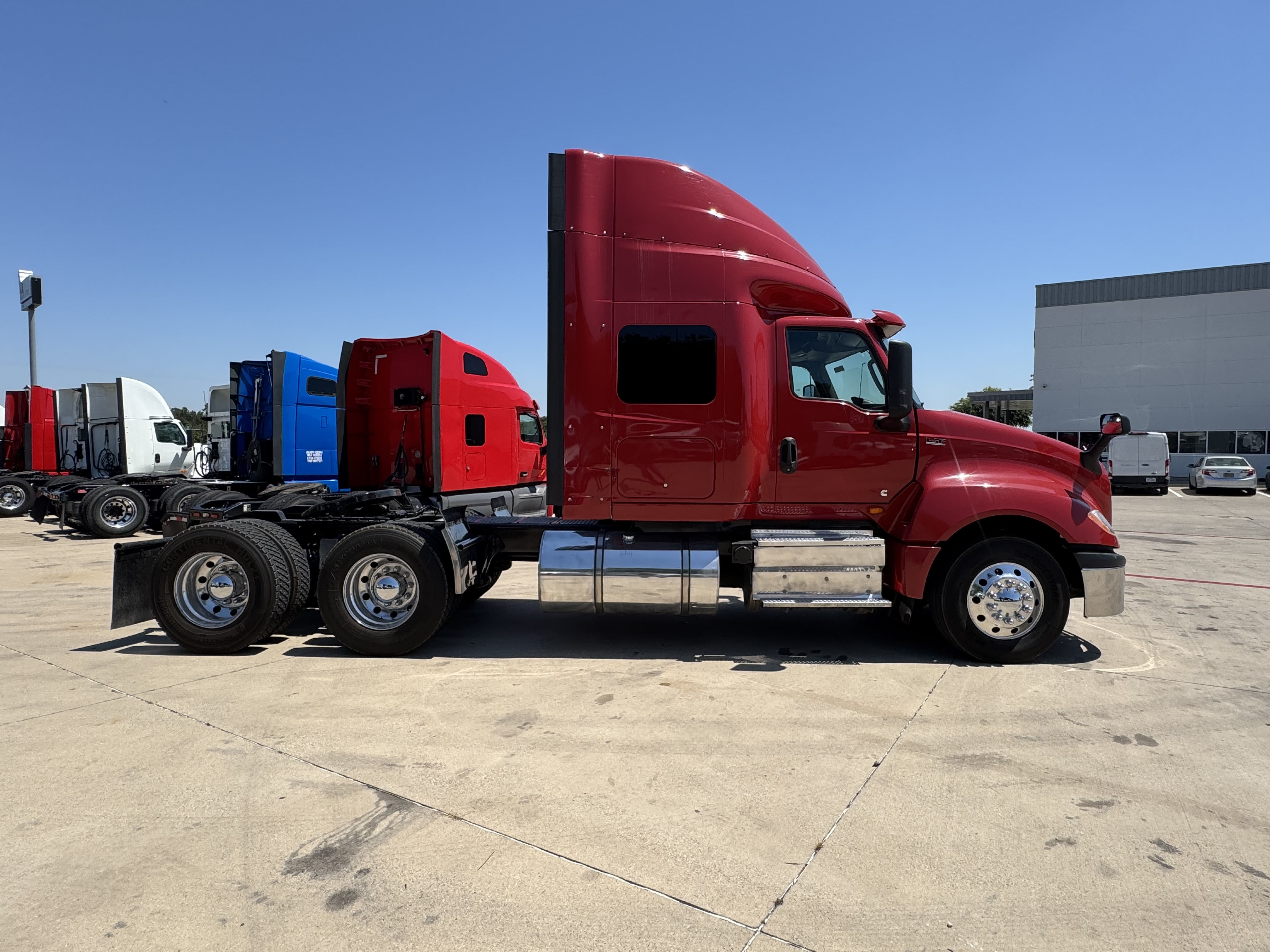 2022 International LT in TX — photo 6