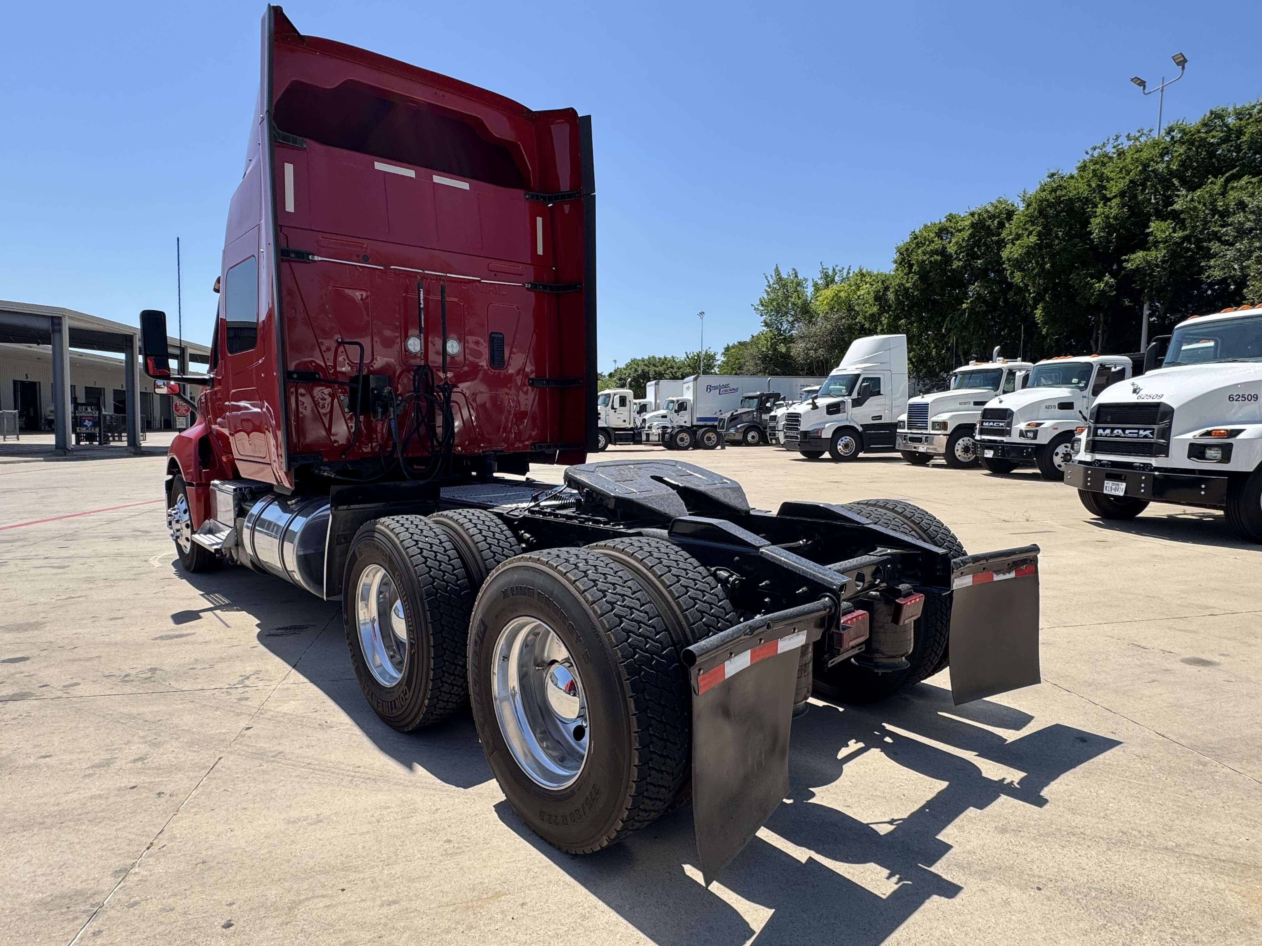 2022 International LT in TX — photo 3