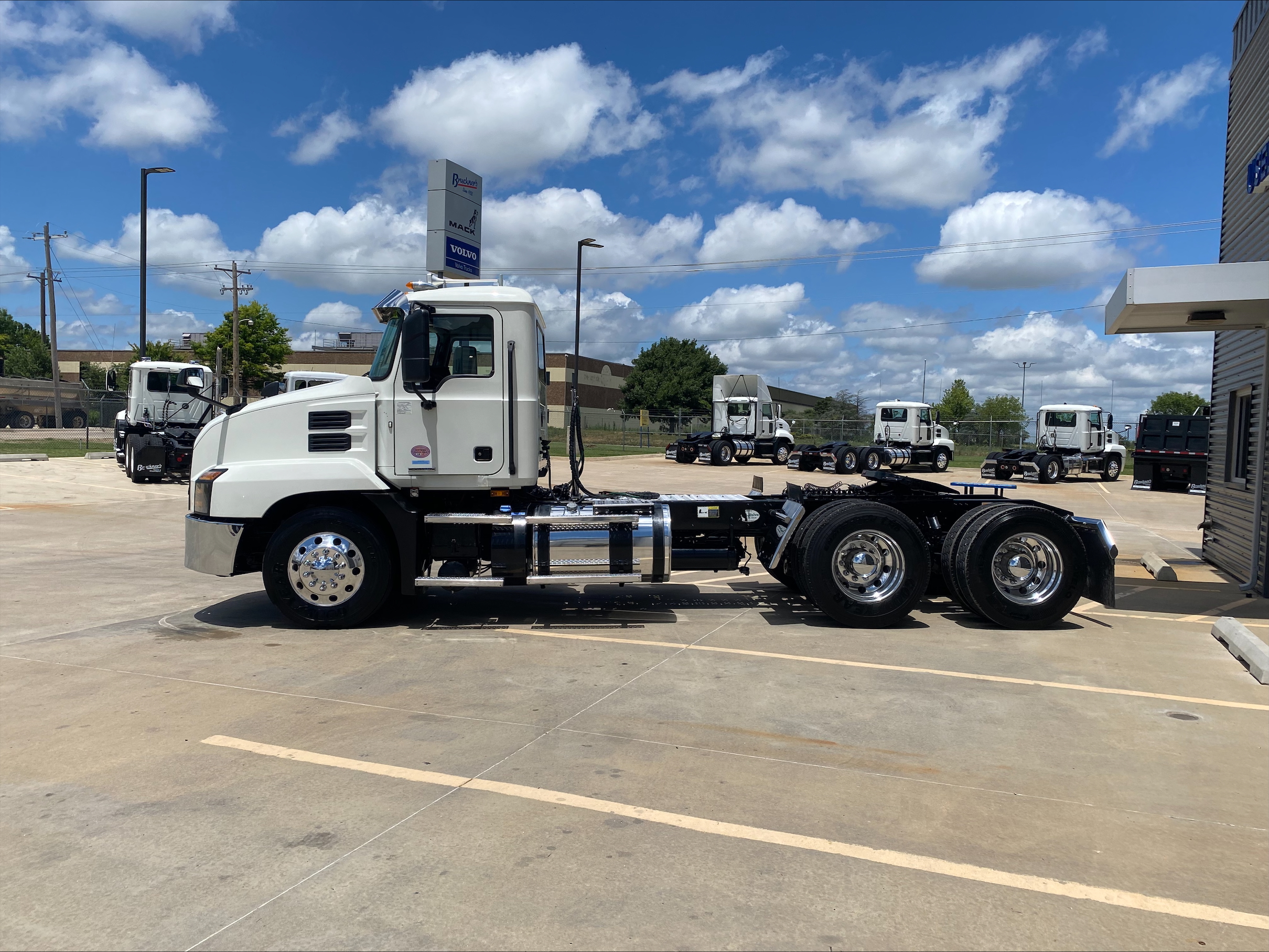 2021 Mack Anthem in Oklahoma City, OK — photo 8
