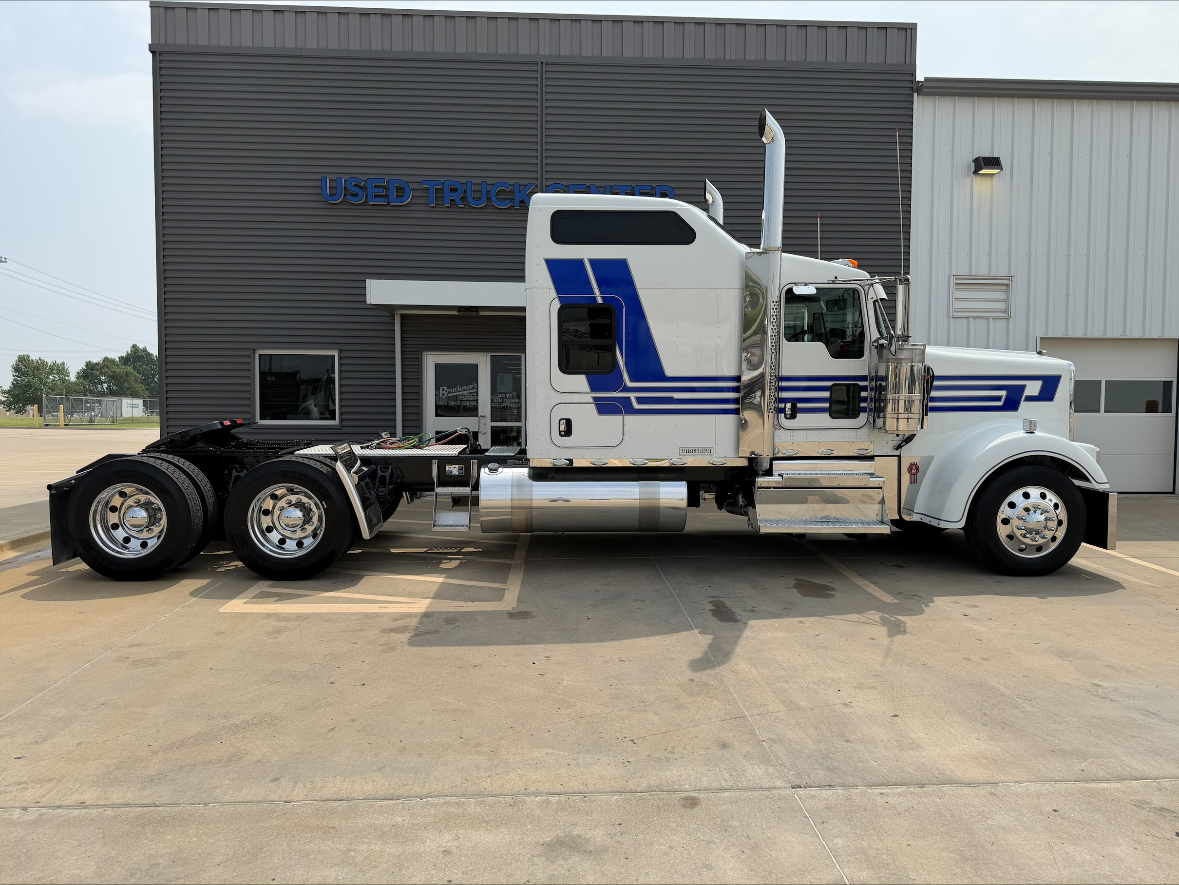 2022 Kenworth W900 in Tulsa, OK — photo 4