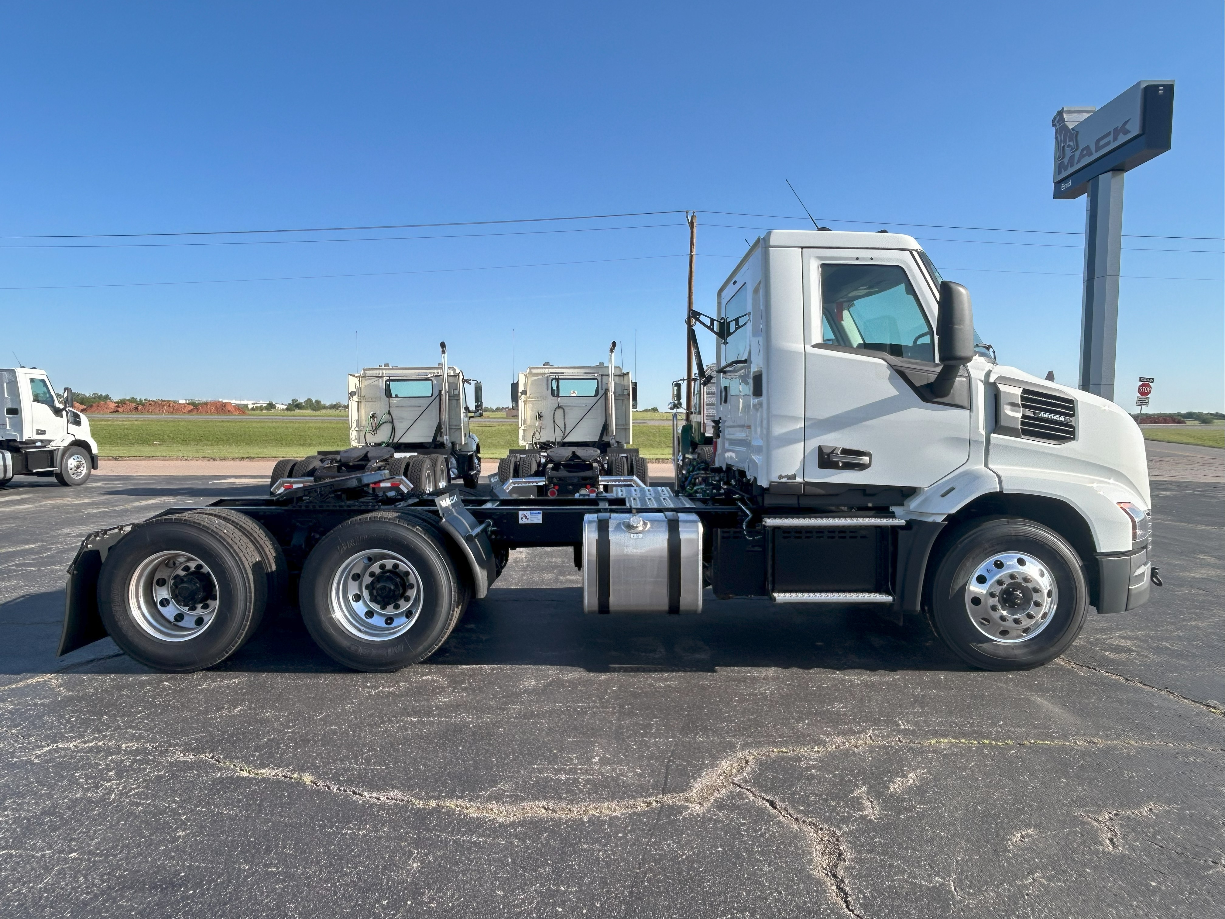 2027 Mack Anthem in Enid, OK — photo 5