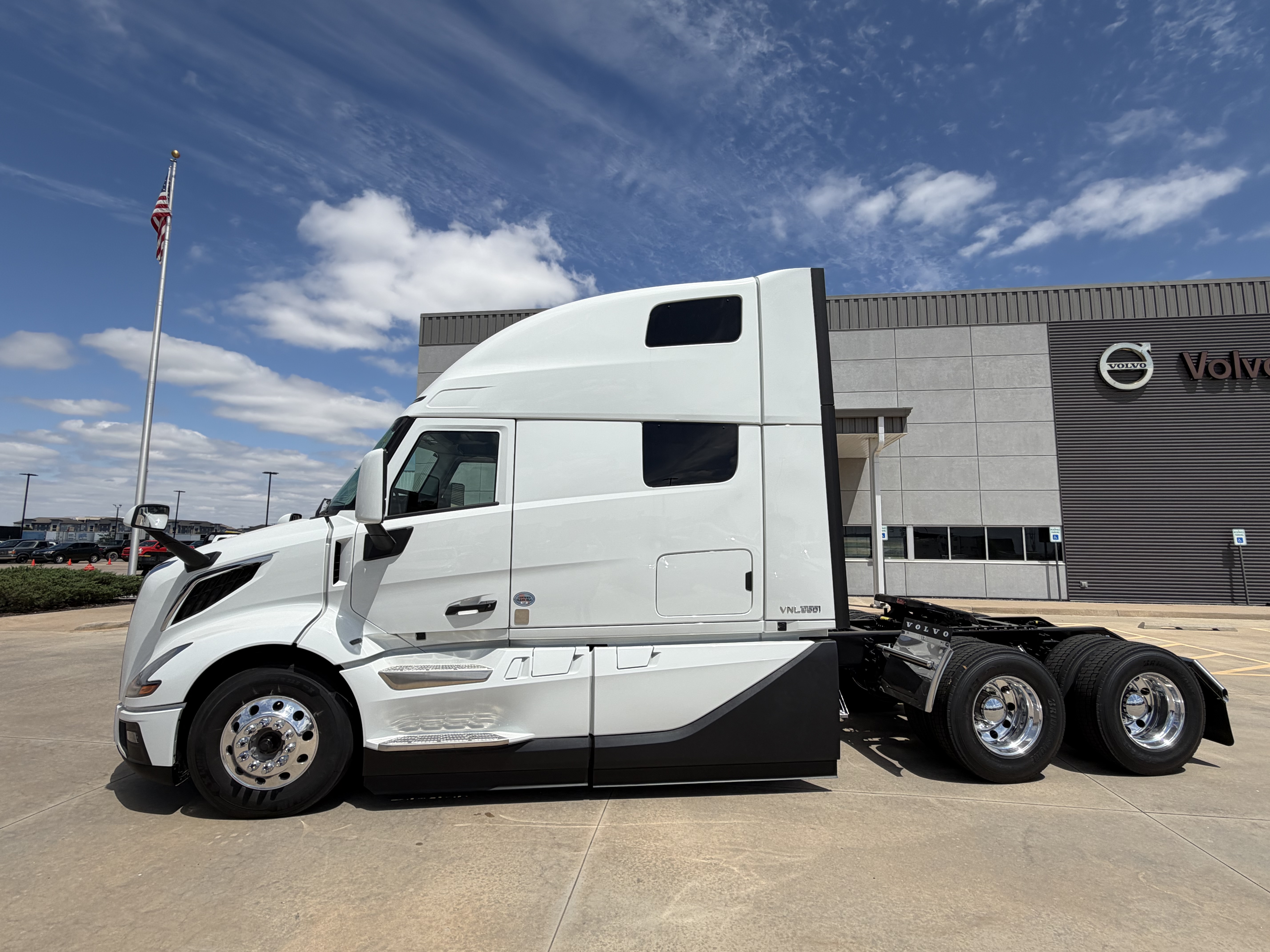 2027 Volvo VNL 860 in Oklahoma City, OK — photo 4