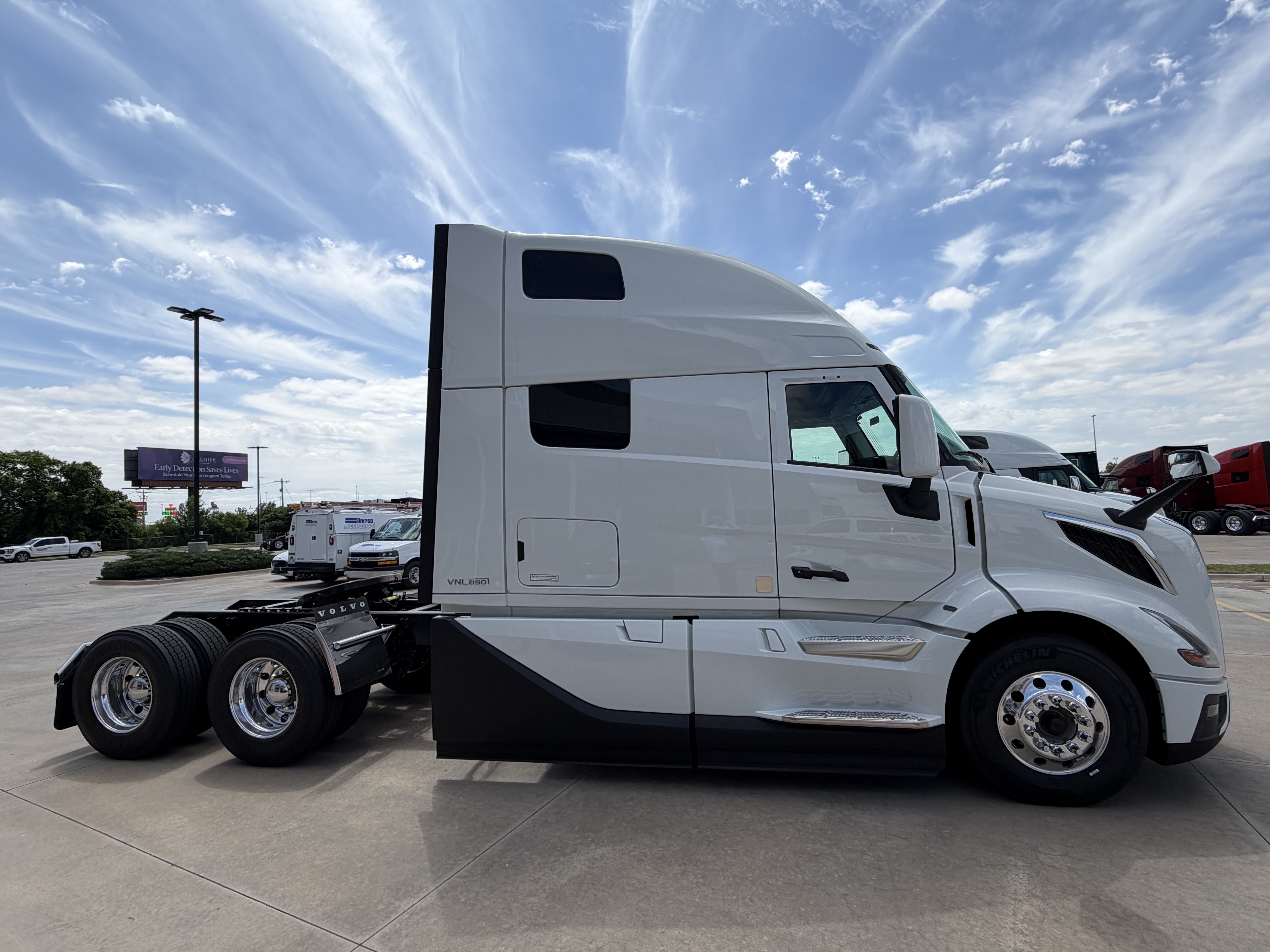 2027 Volvo VNL 860 in Oklahoma City, OK — photo 3