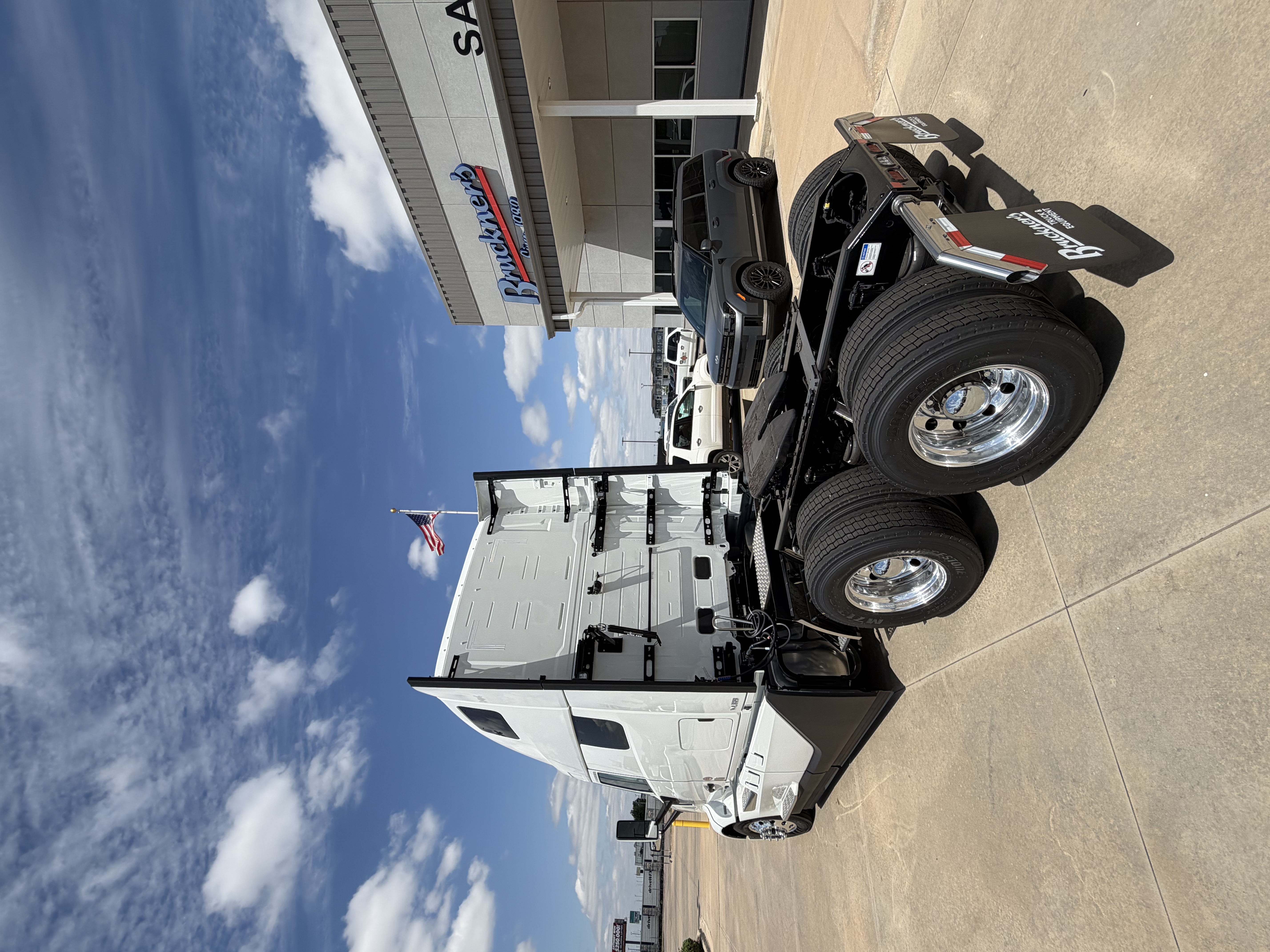 2027 Volvo VNL 860 in Oklahoma City, OK — photo 5