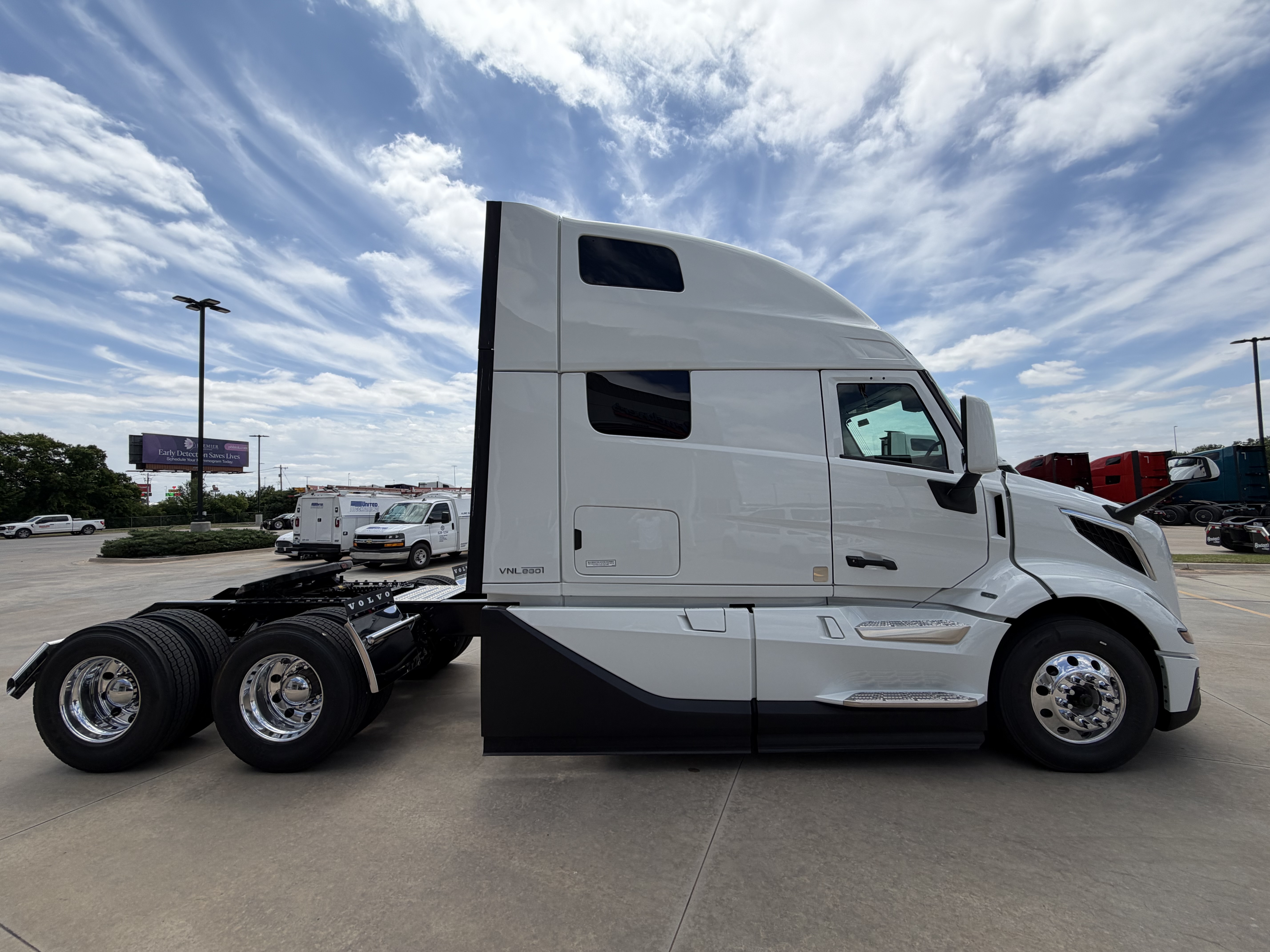 2027 Volvo VNL 860 in Oklahoma City, OK — photo 4