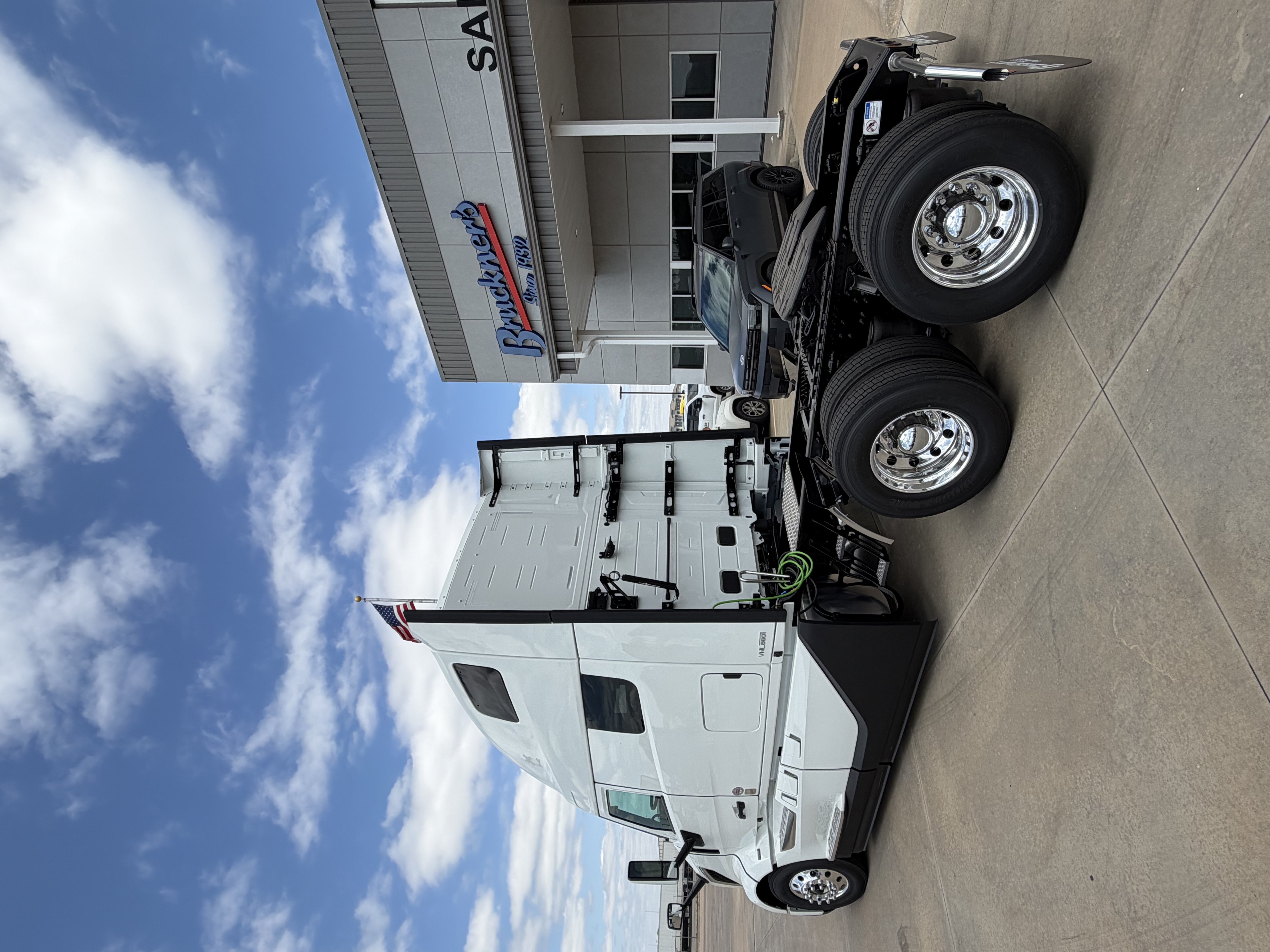 2027 Volvo VNL 860 in Oklahoma City, OK — photo 6