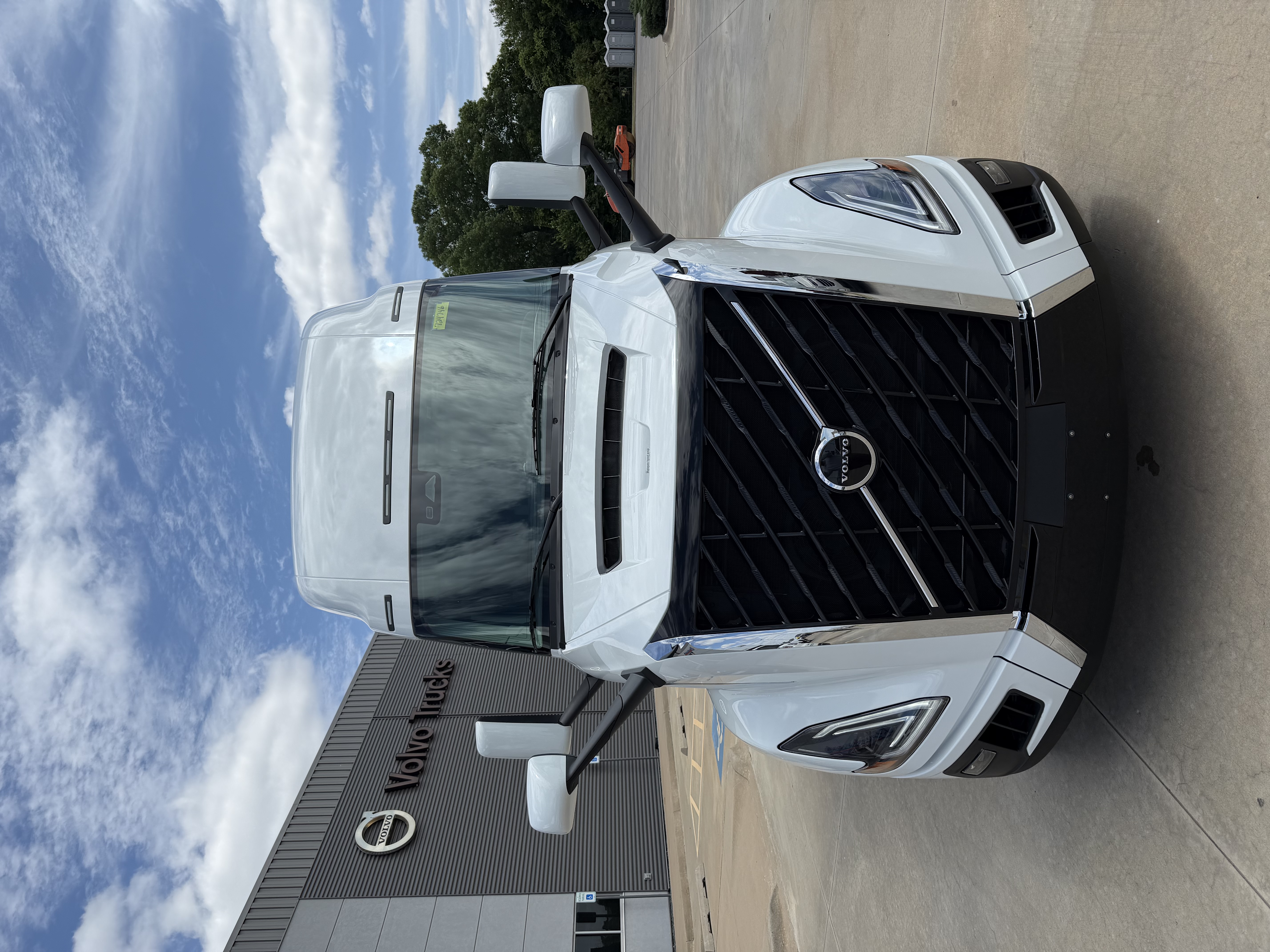 2027 Volvo VNL 860 in Oklahoma City, OK — photo 2