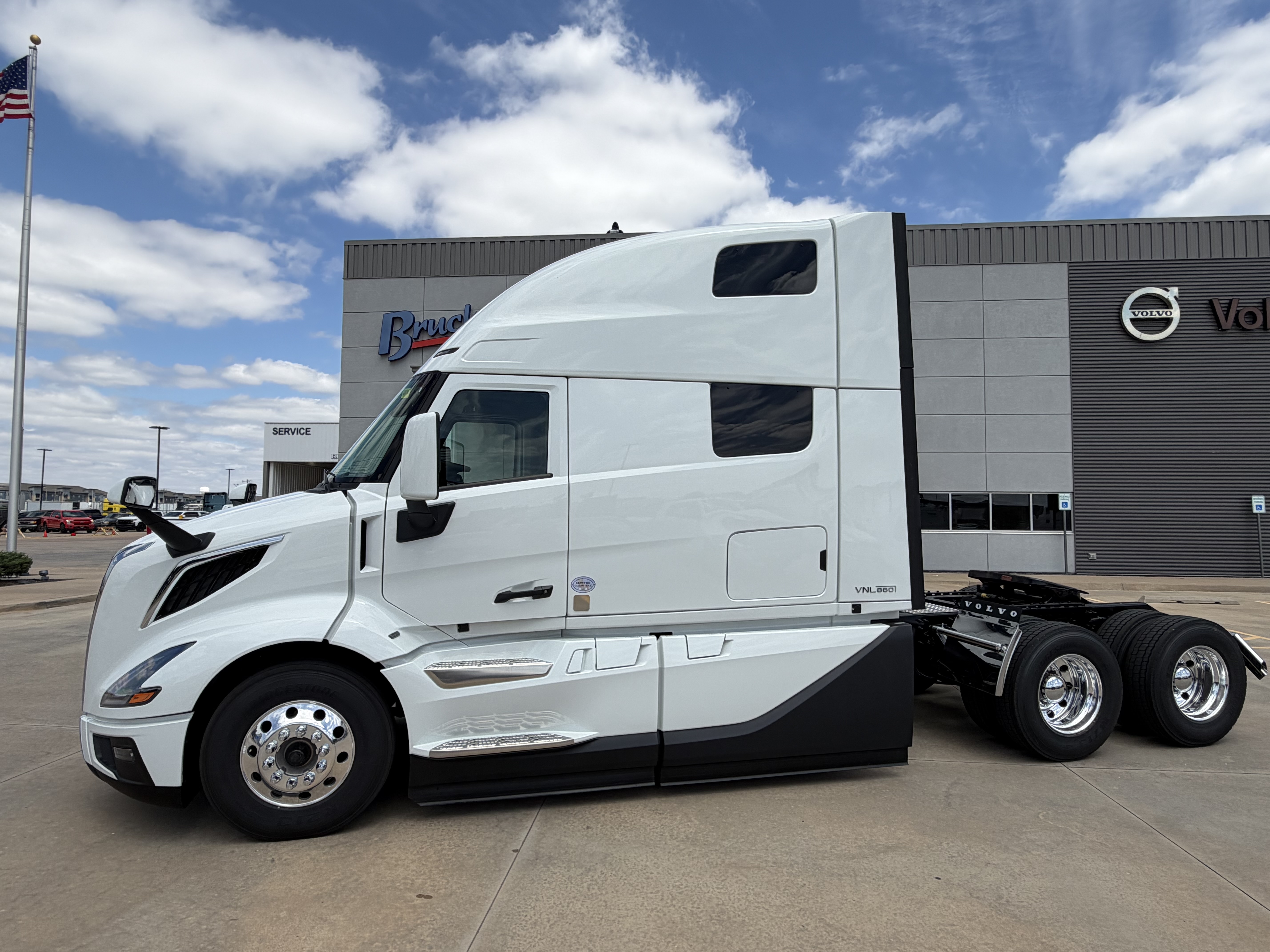 2027 Volvo VNL 860 in Oklahoma City, OK — photo 3