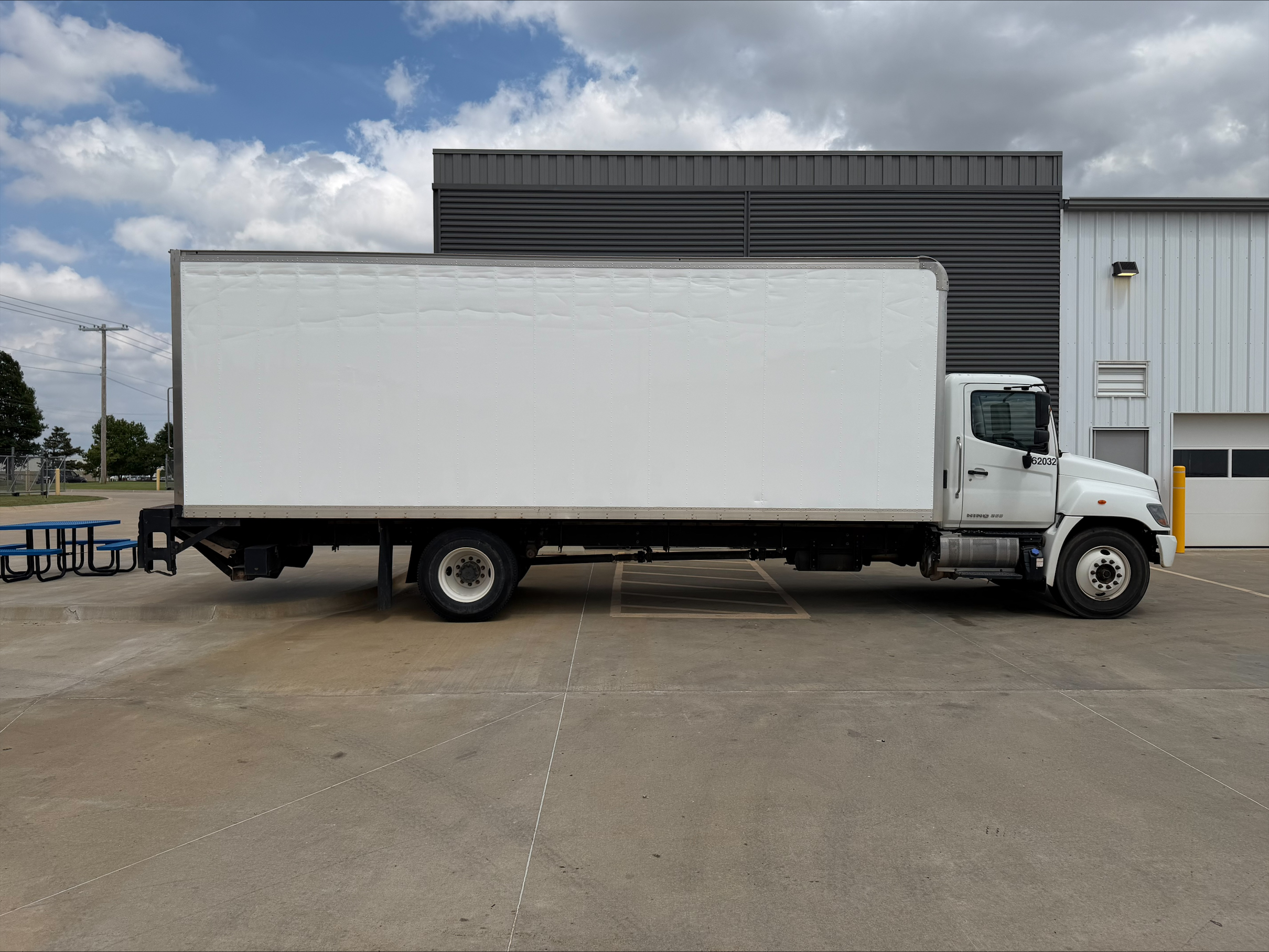 2020 Hino 268 in Oklahoma City, OK — photo 4
