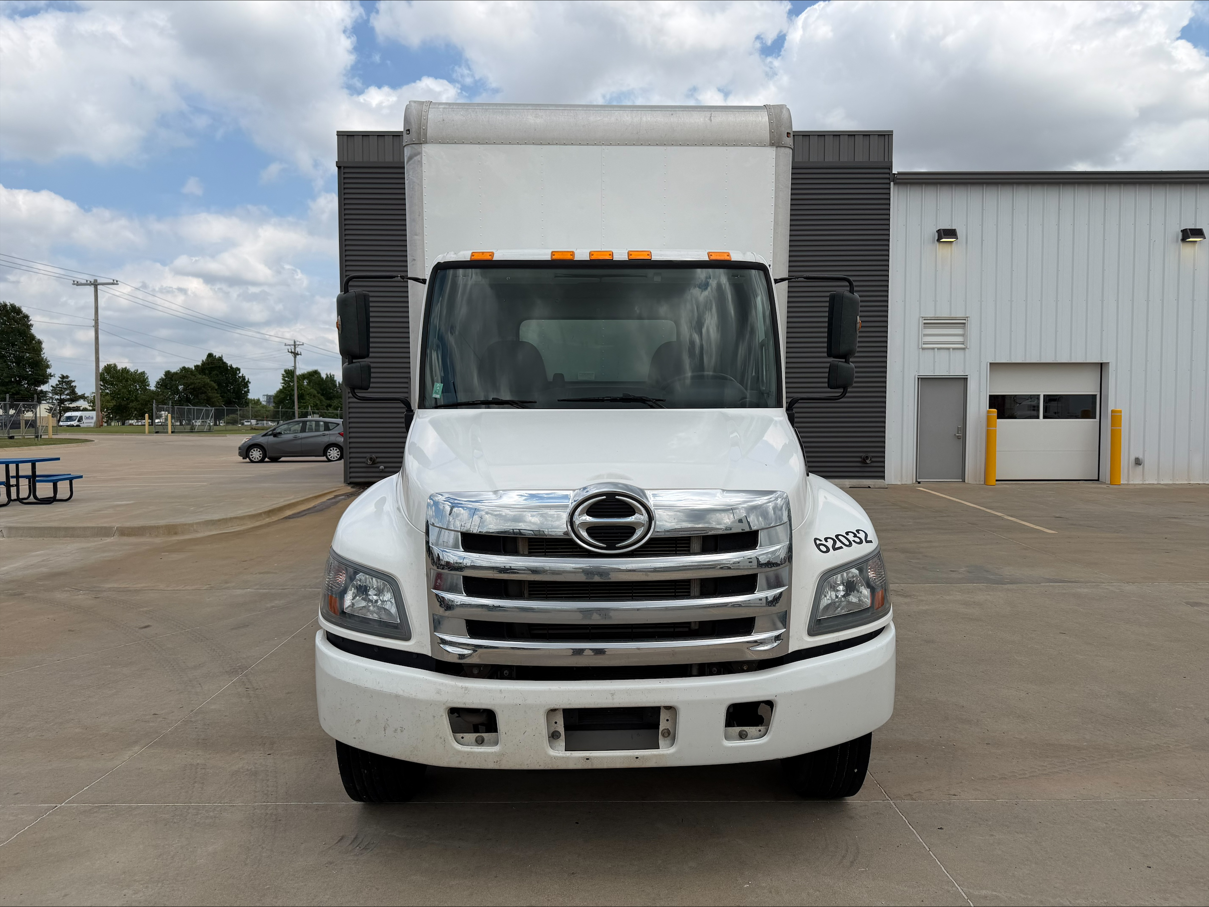 2020 Hino 268 in Oklahoma City, OK — photo 2