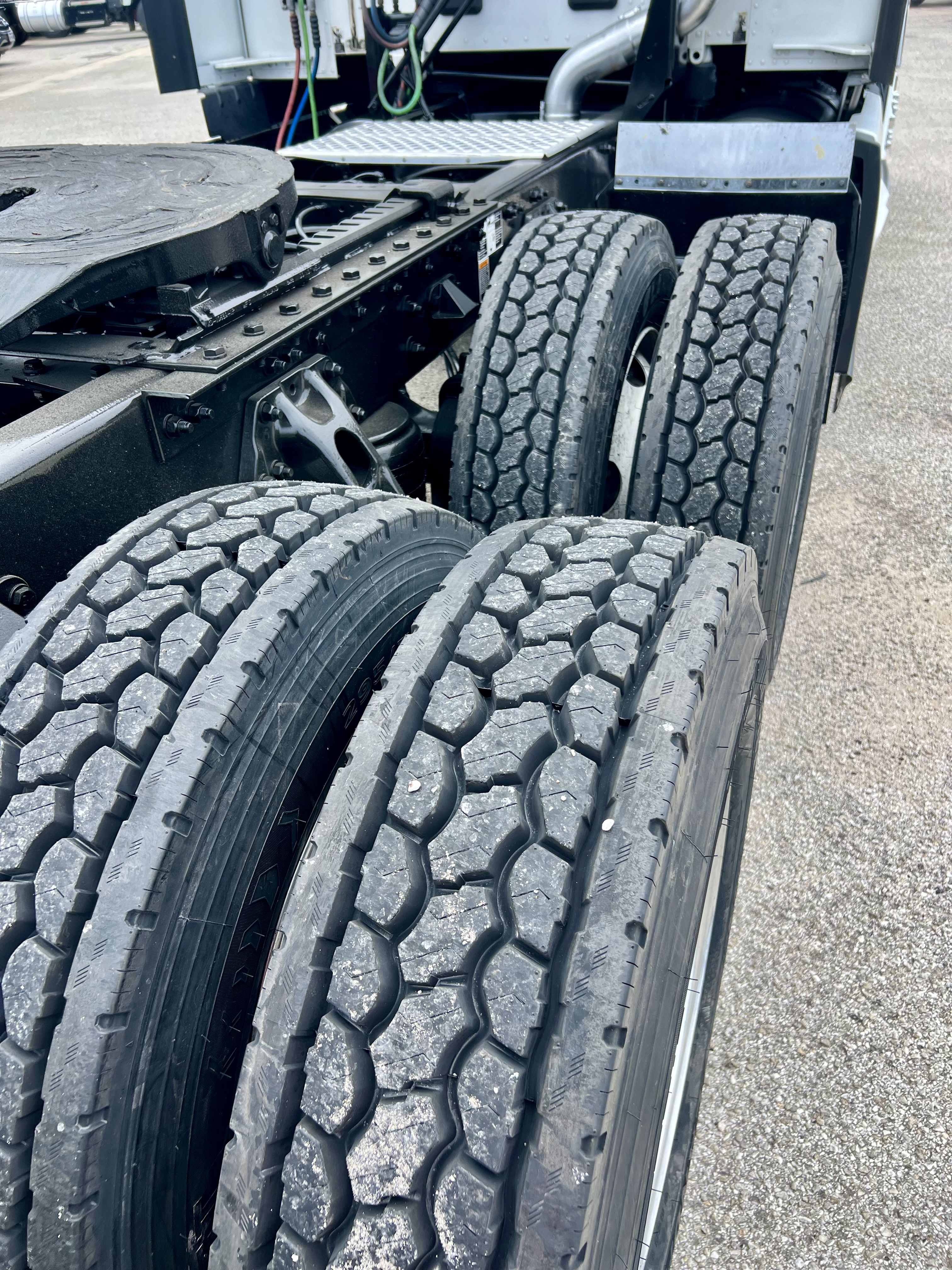 2024 Kenworth T680 in San Antonio, TX — photo 8