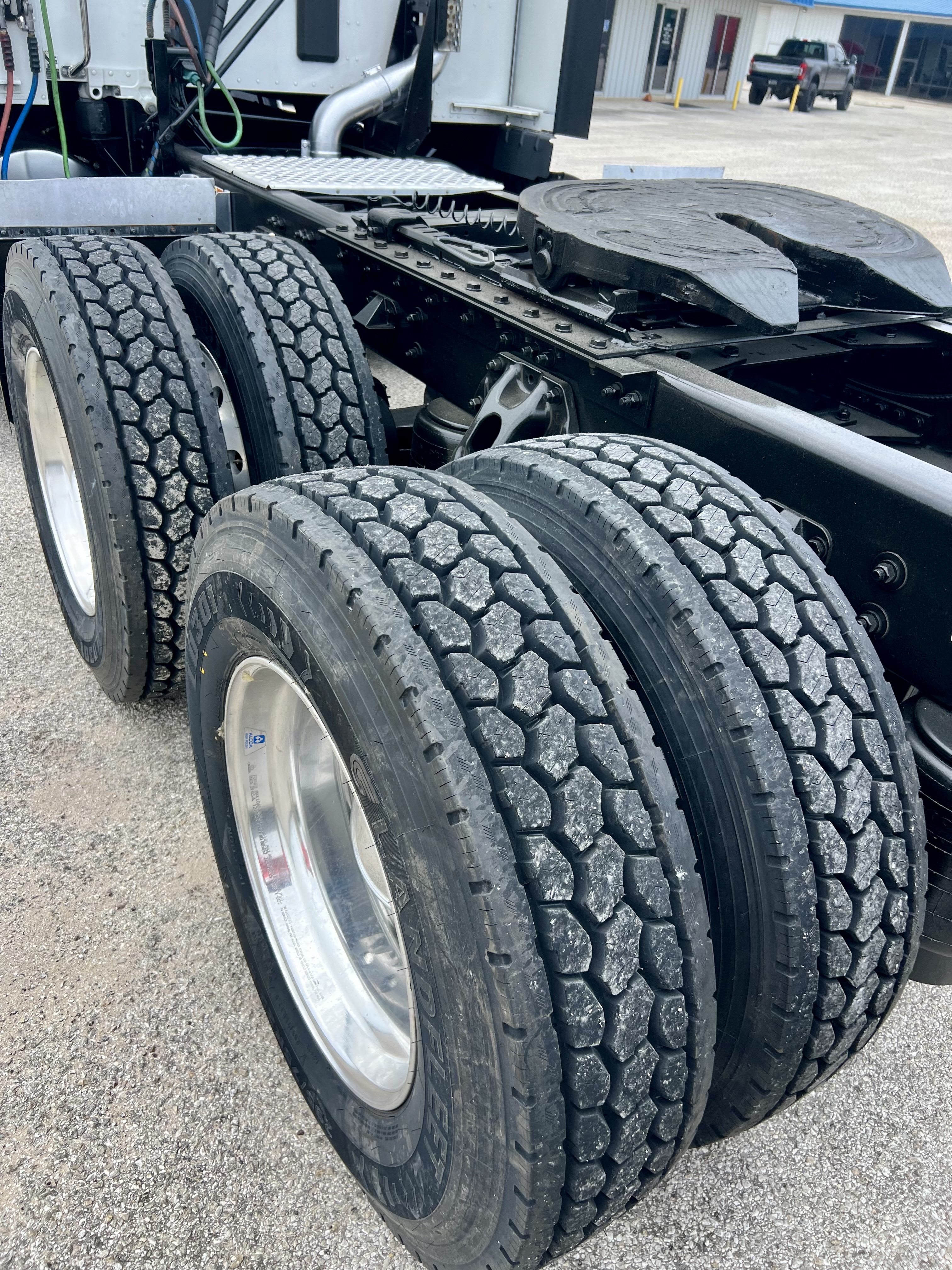 2024 Kenworth T680 in San Antonio, TX — photo 7