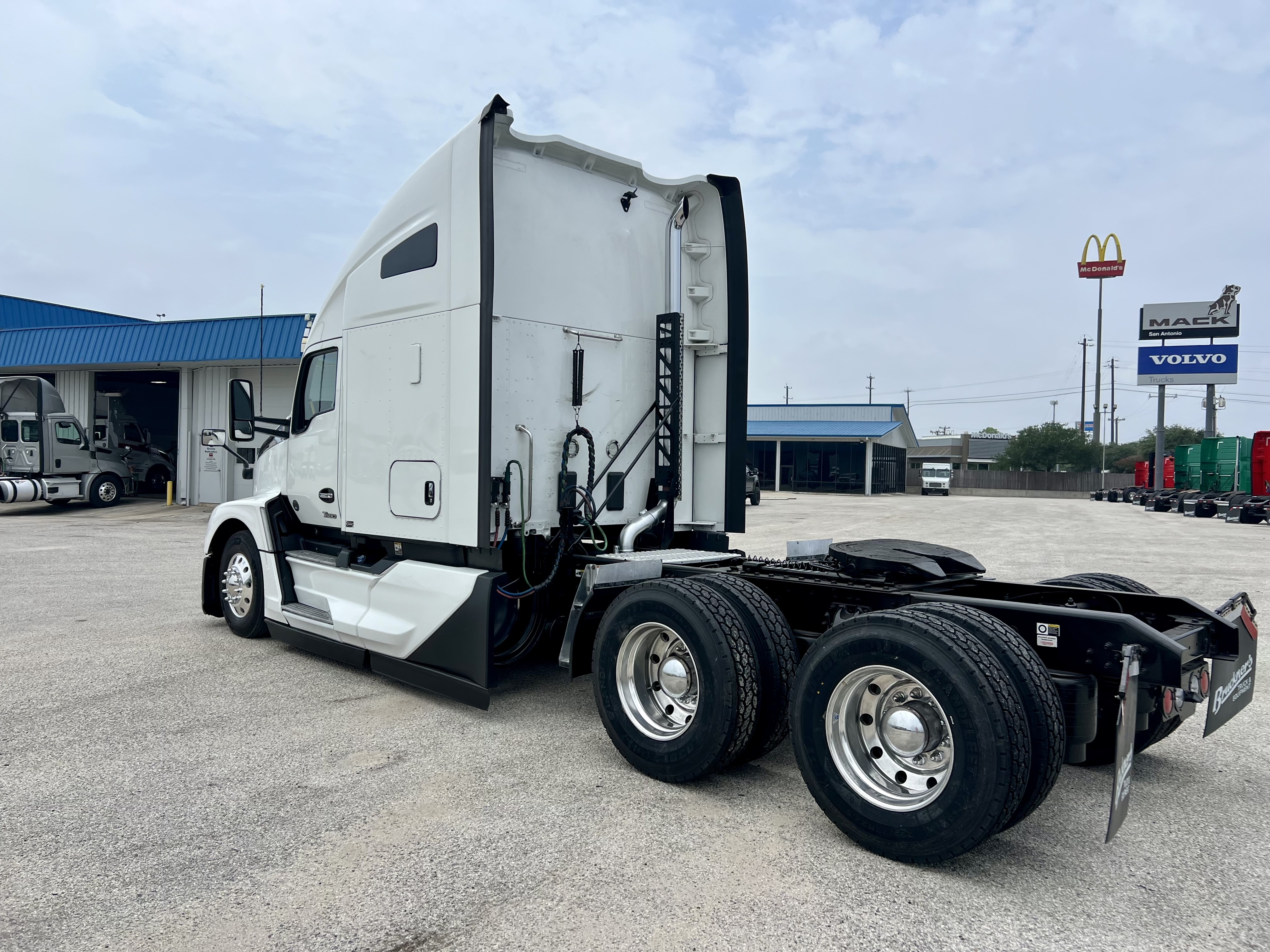 2024 Kenworth T680 in San Antonio, TX — photo 5