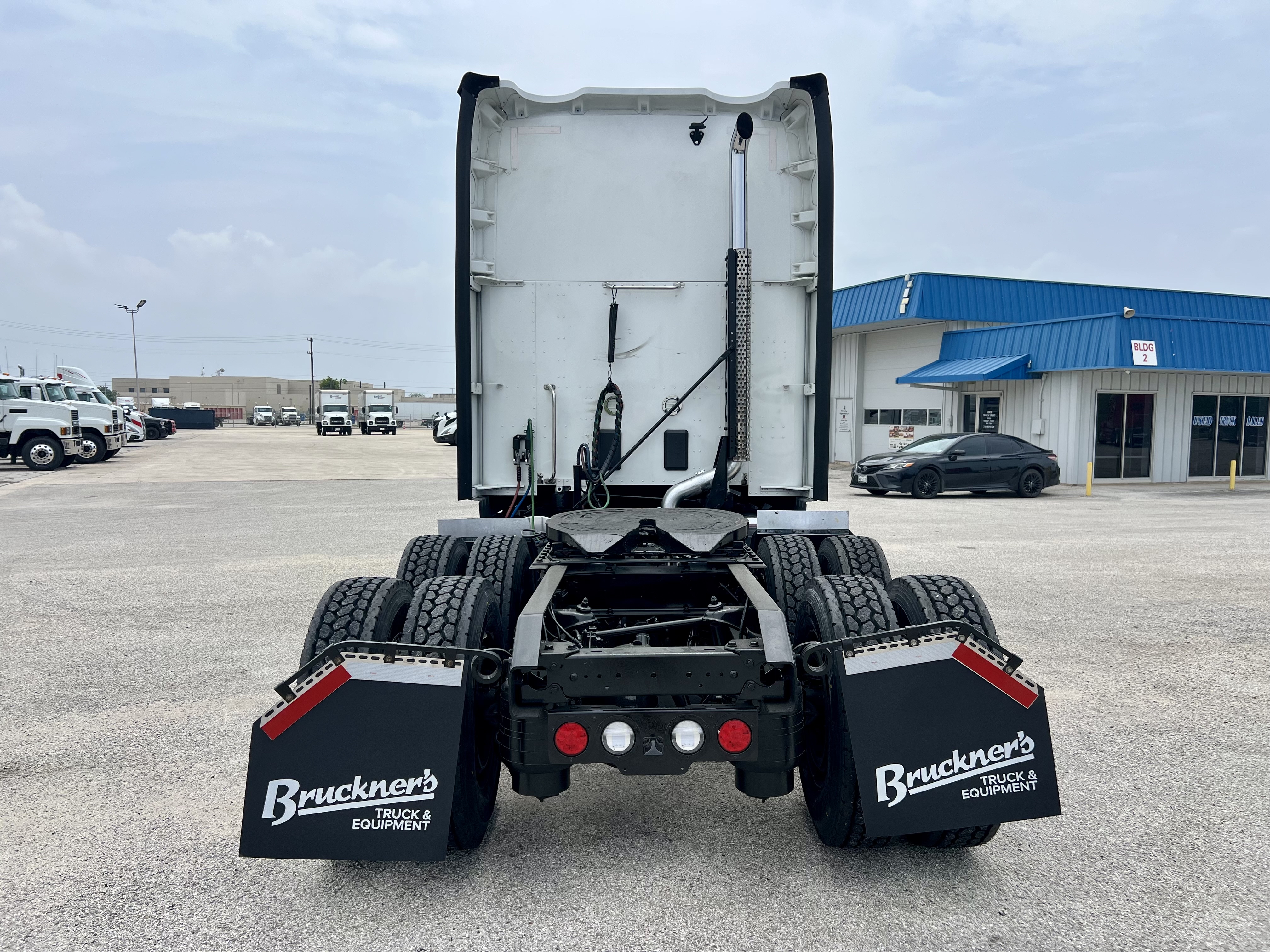 2024 Kenworth T680 in San Antonio, TX — photo 4
