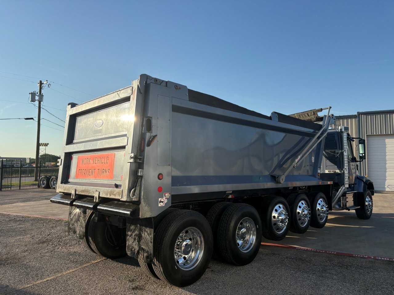 2024 Volvo VHD 300 in Fort Worth, TX — photo 5