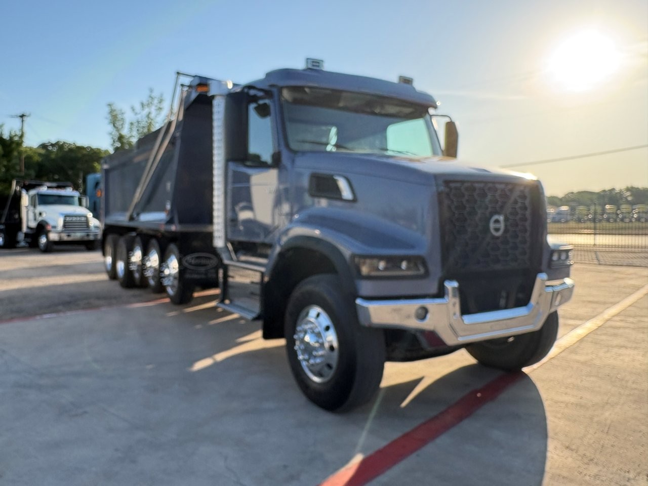 2024 Volvo VHD 300 in Fort Worth, TX — photo 3