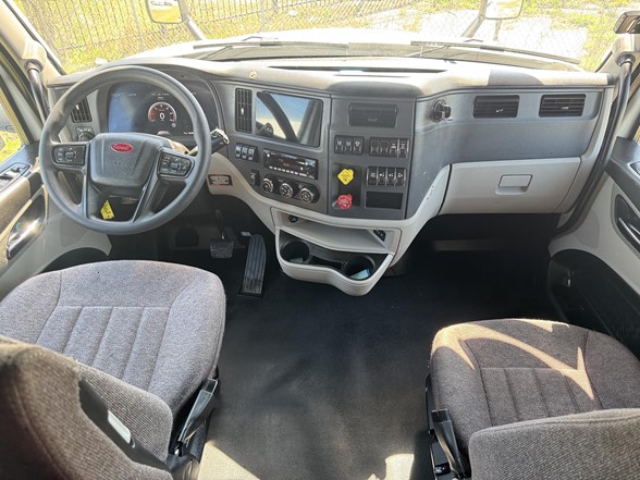 2024 Peterbilt 579 in San Antonio, TX — photo 5