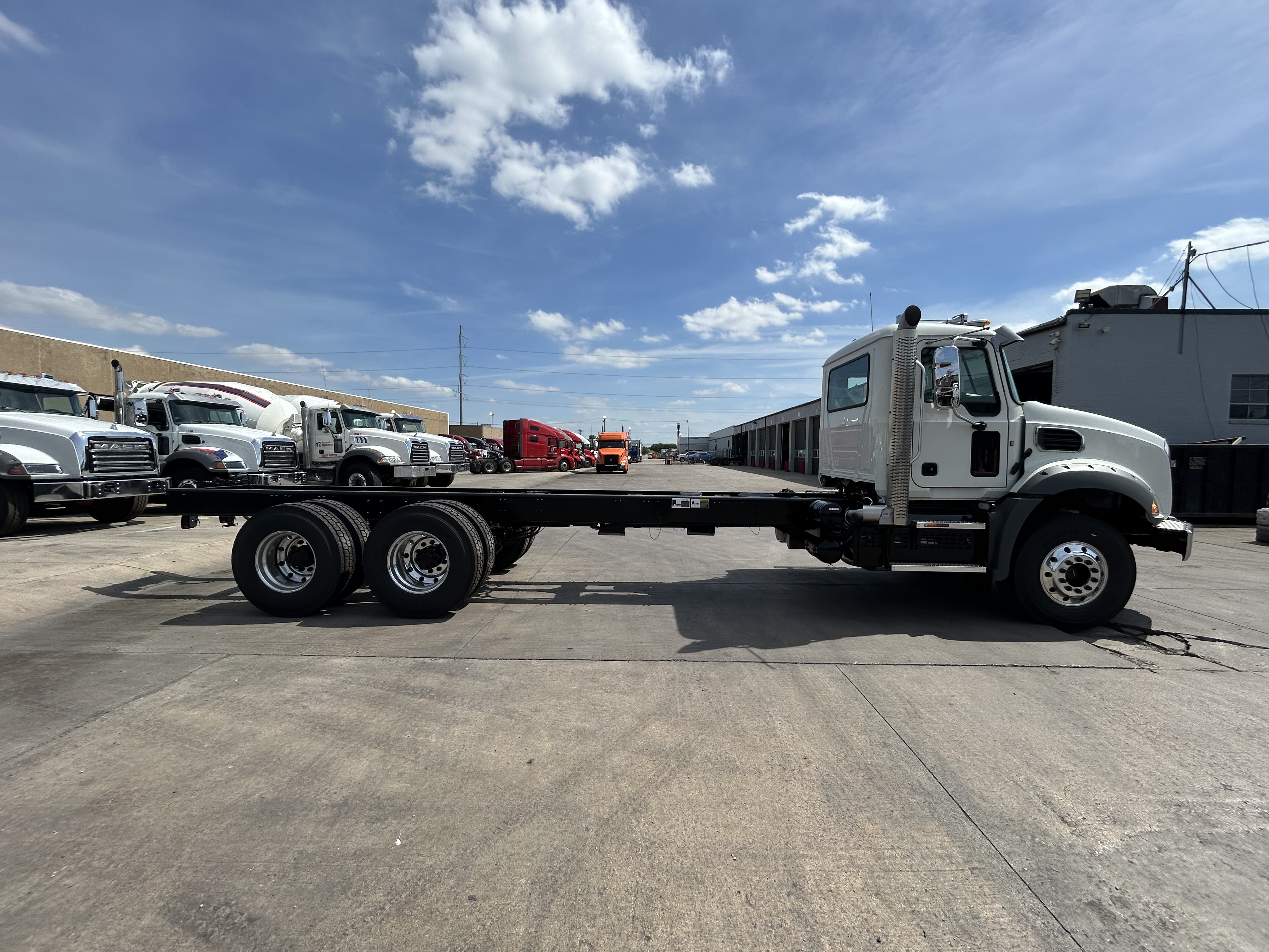 2026 Mack Granite in Dallas Irving Blvd, TX — photo 8
