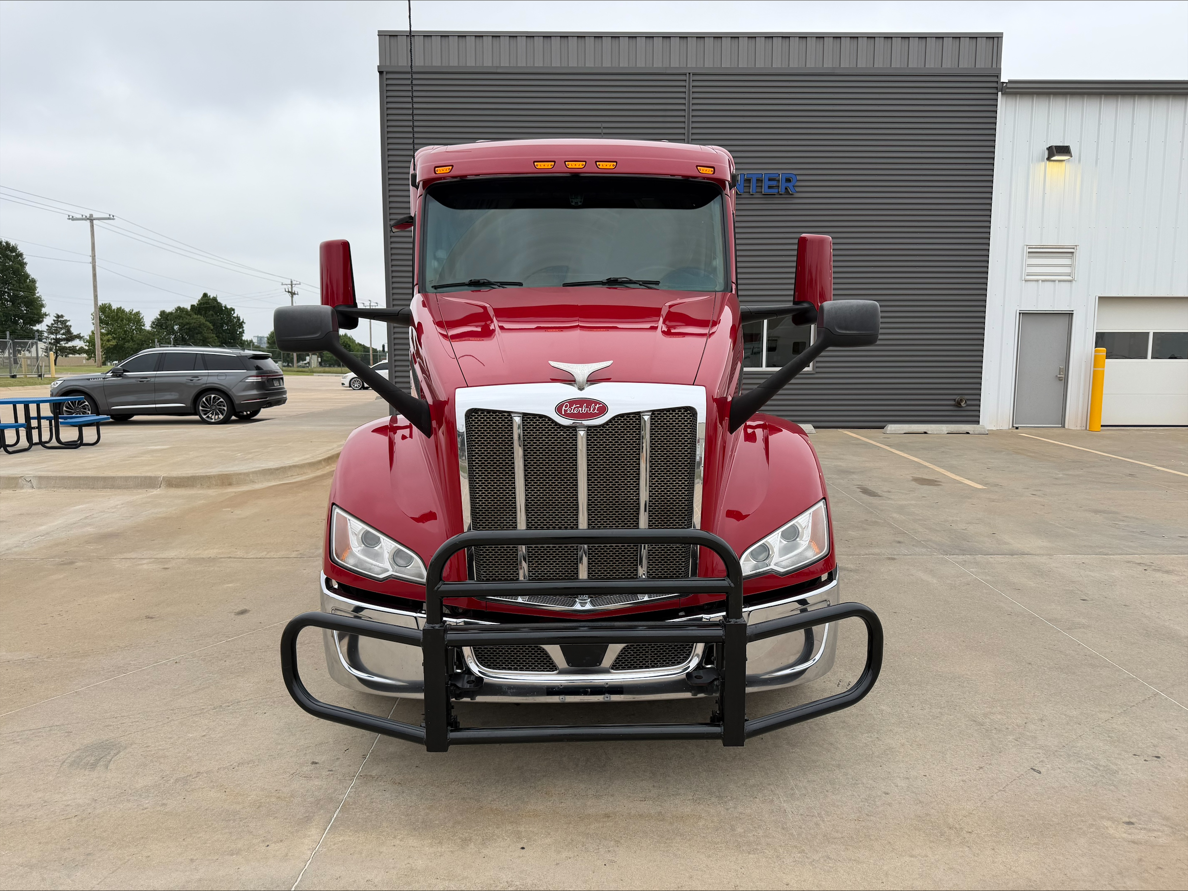 2023 Peterbilt 579 in Oklahoma City, OK — photo 2