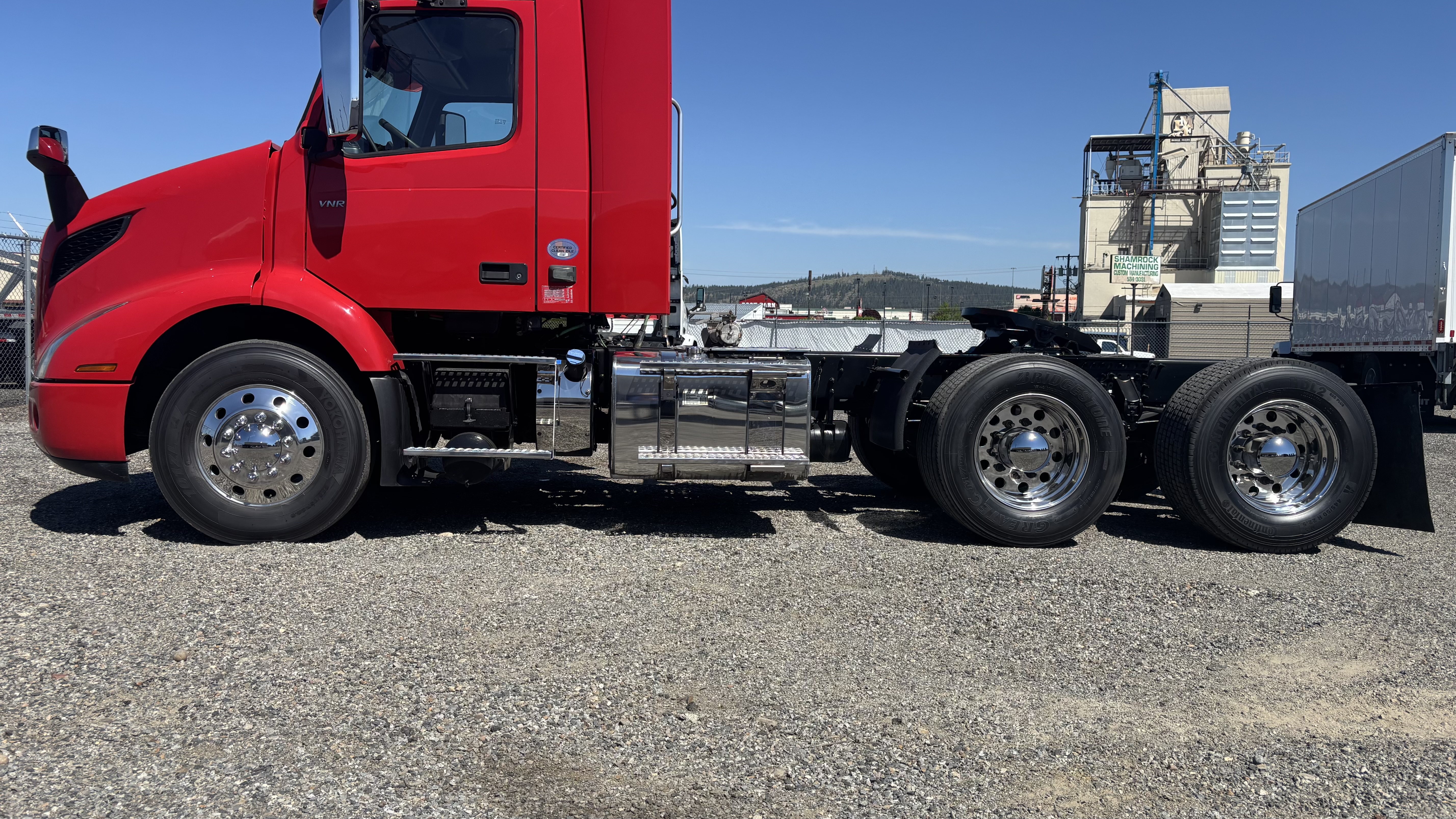 2023 Volvo VNR 640 in Spokane, WA — photo 5
