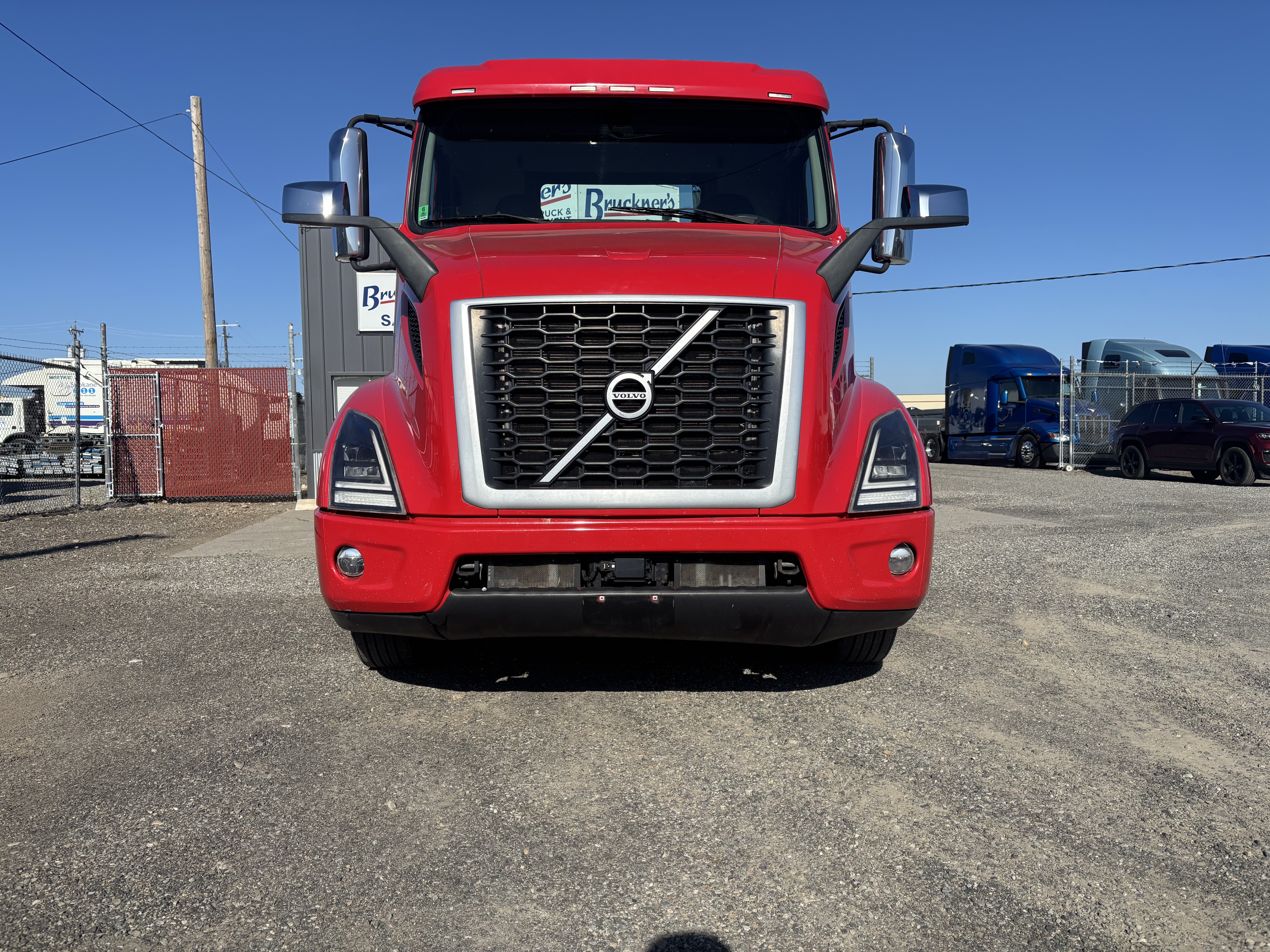2023 Volvo VNR 640 in Spokane, WA — photo 2
