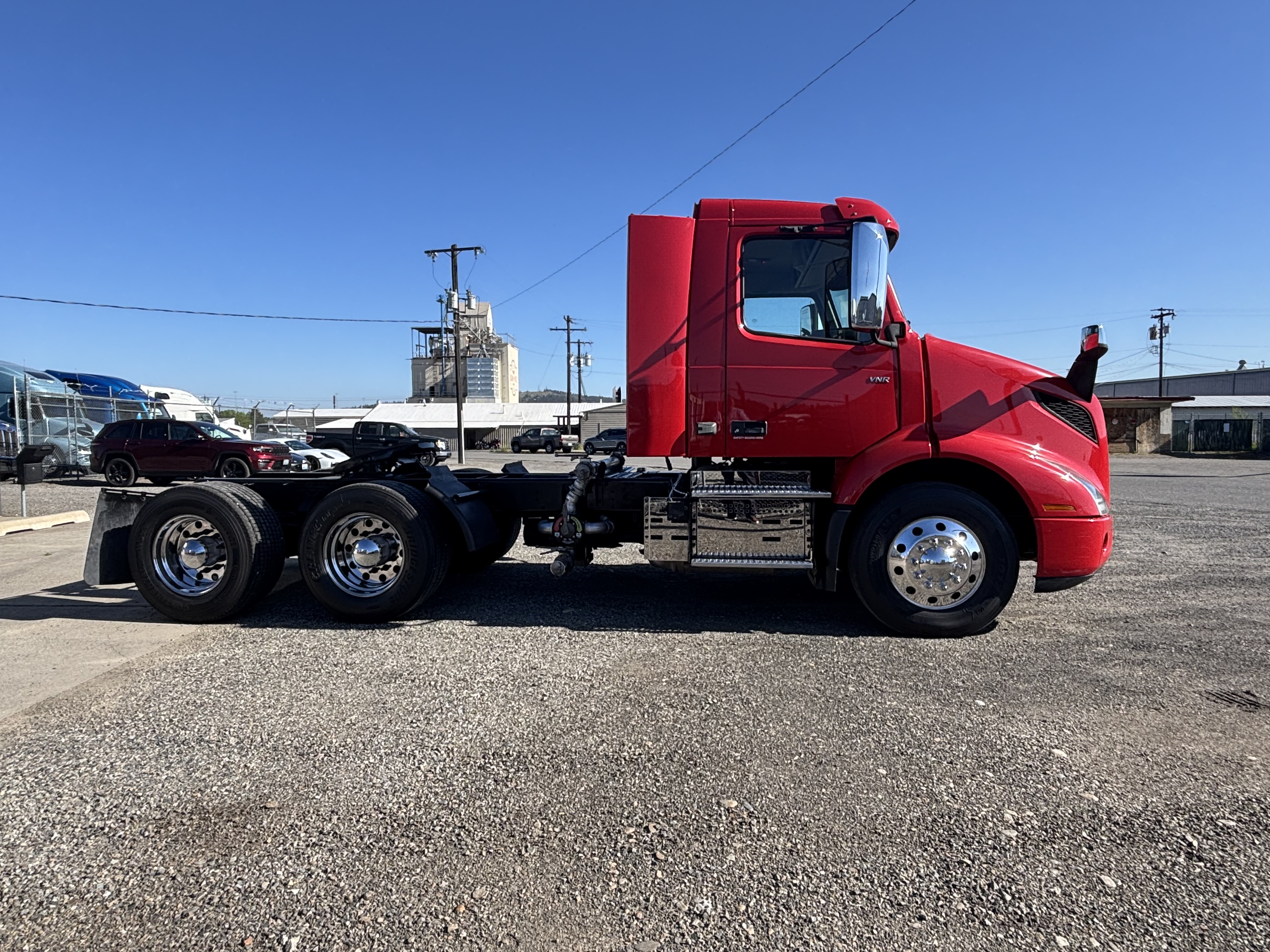 2023 Volvo VNR 640 in Spokane, WA — photo 6
