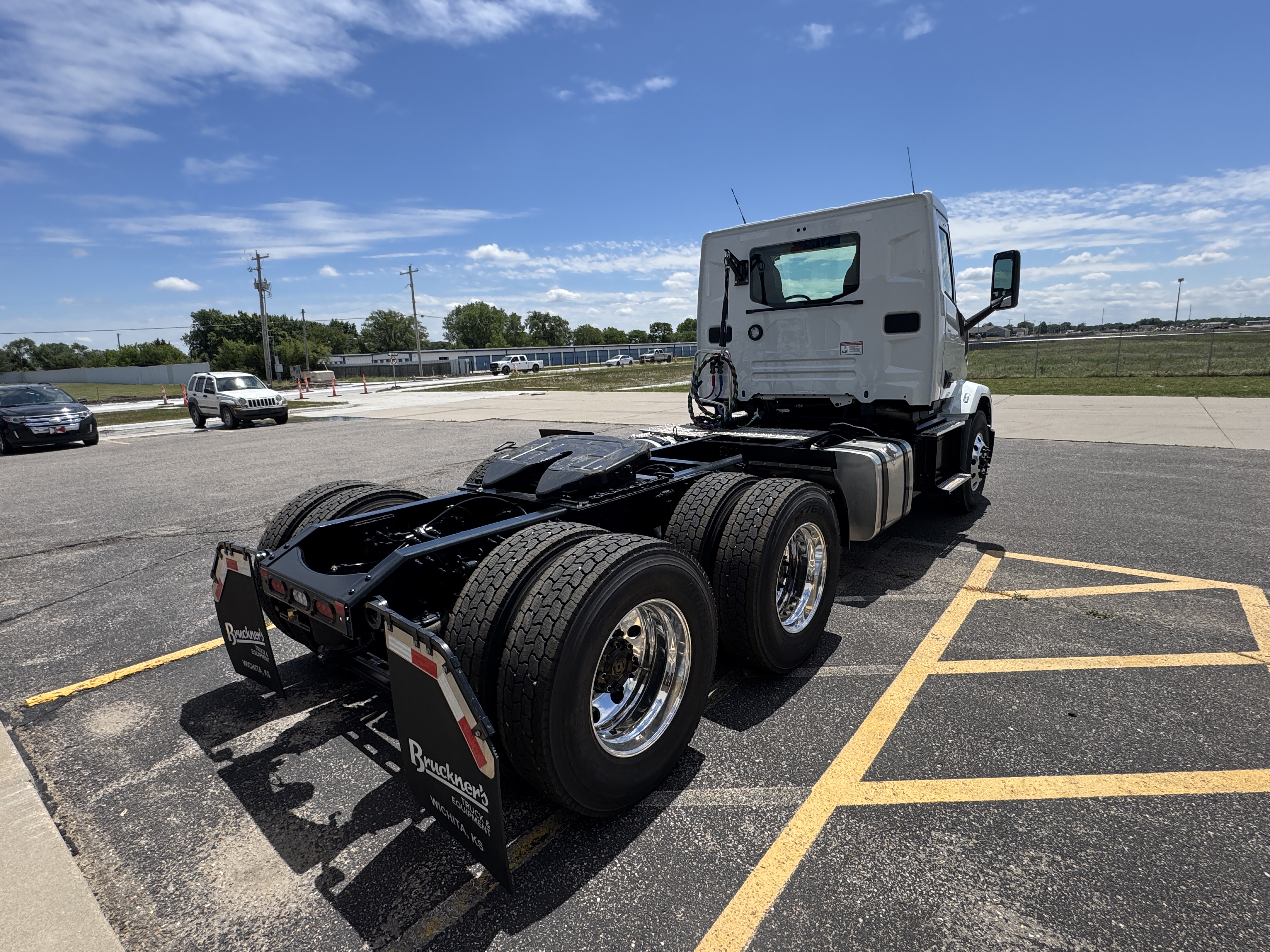 2027 Mack Anthem in Wichita, KS — photo 8