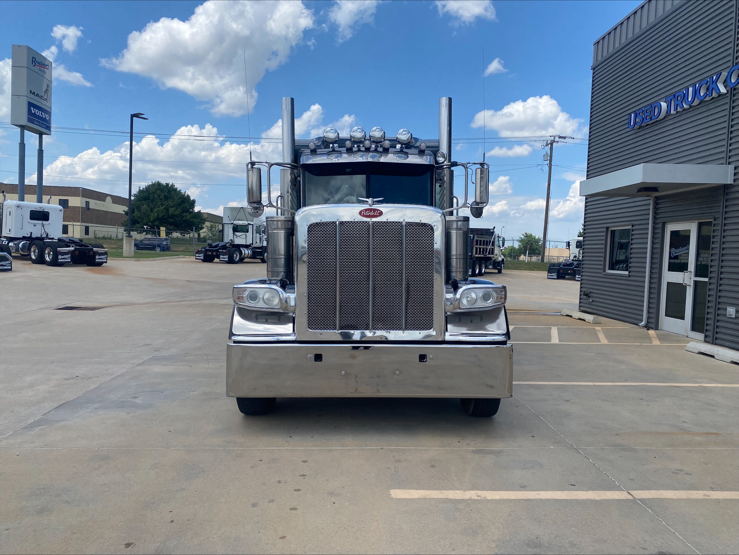 2019 Peterbilt 389 in Oklahoma City, OK — photo 2